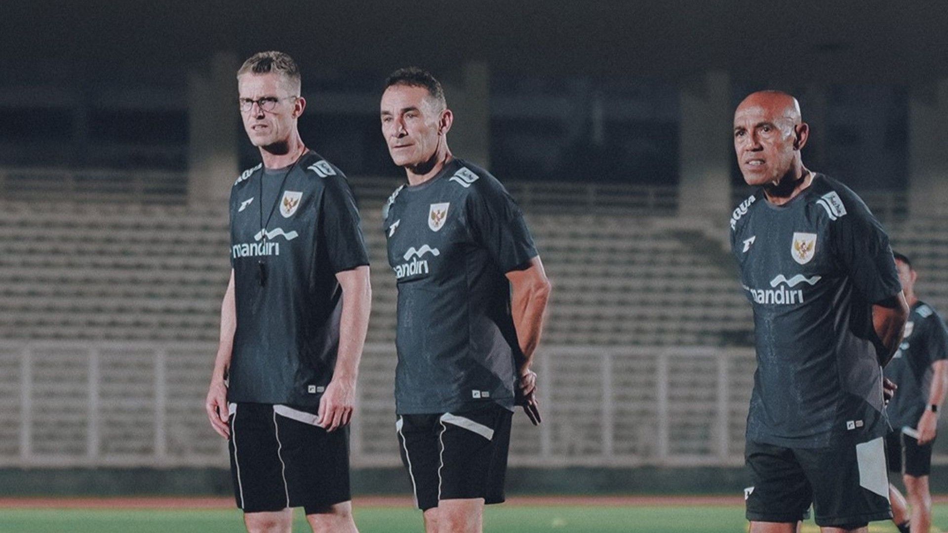 Frank van Kempen, Gerald Vanenburg,Simon Tahamata - Timnas Indonesia U-23