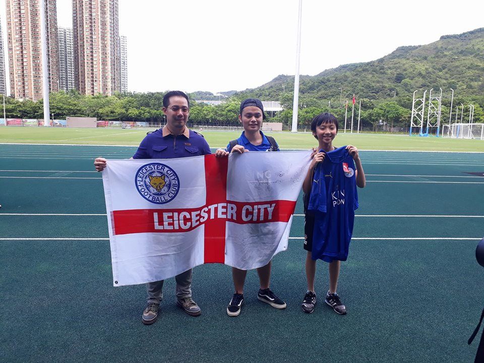 แฟนฮ่องกงบุกสนามซ้อมเลสเตอร์เซลฟี่ 'อัยย์วัฒน์'