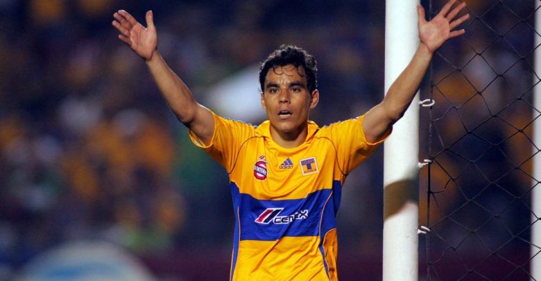 Omar Bravo Tigres