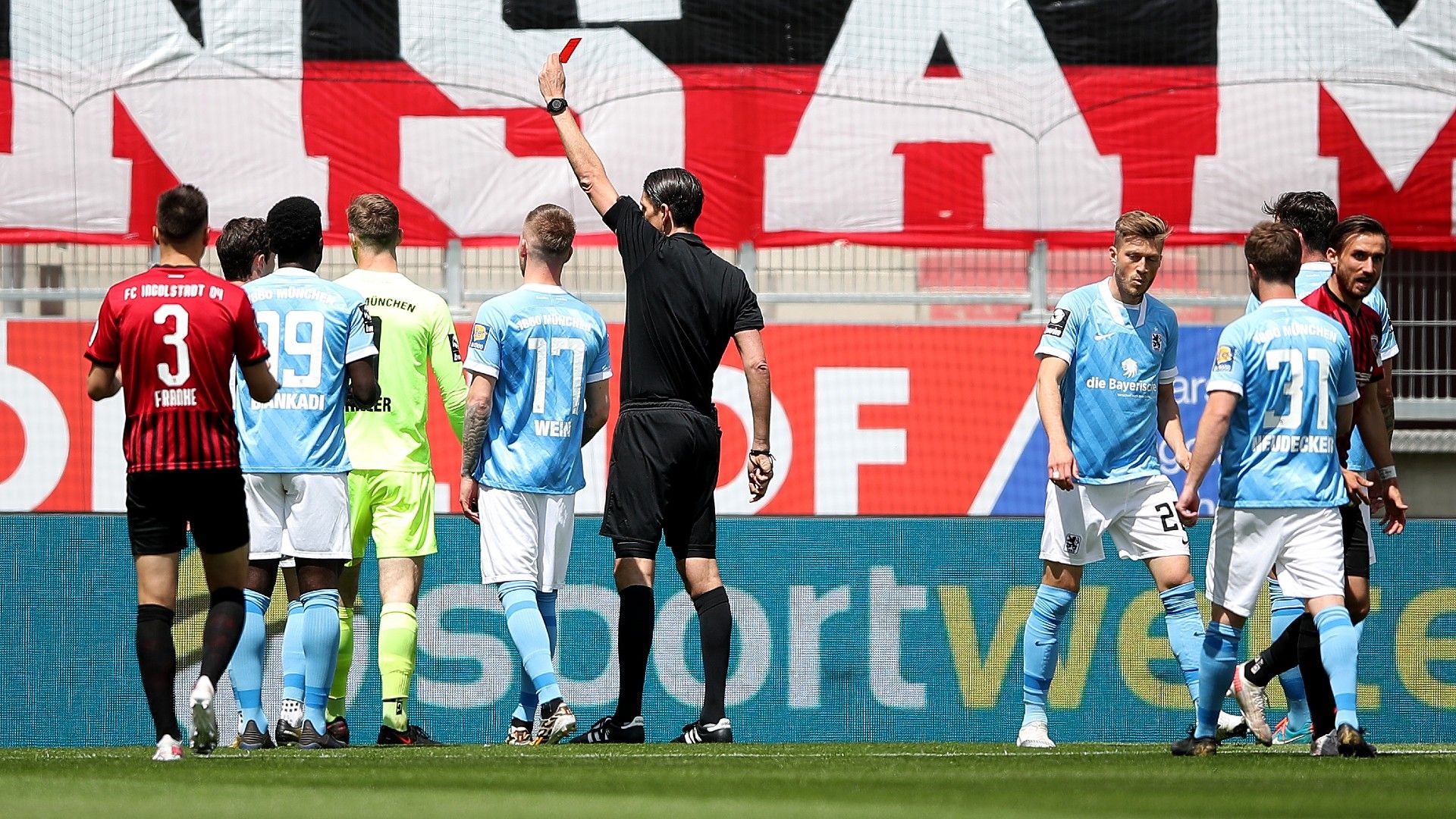 Marco Hiller Rote Karte Aytekin 1860