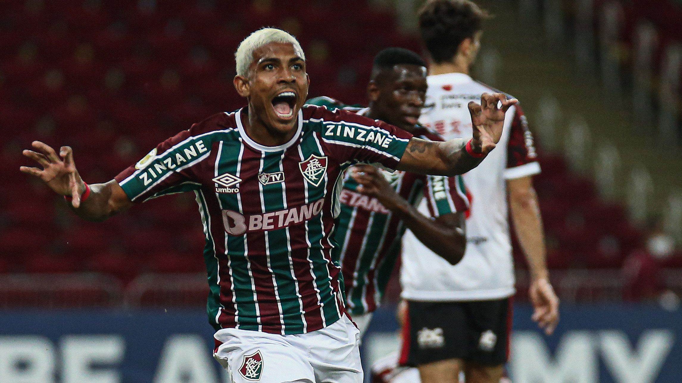 John Kennedy comemora gol contra o Flamengo