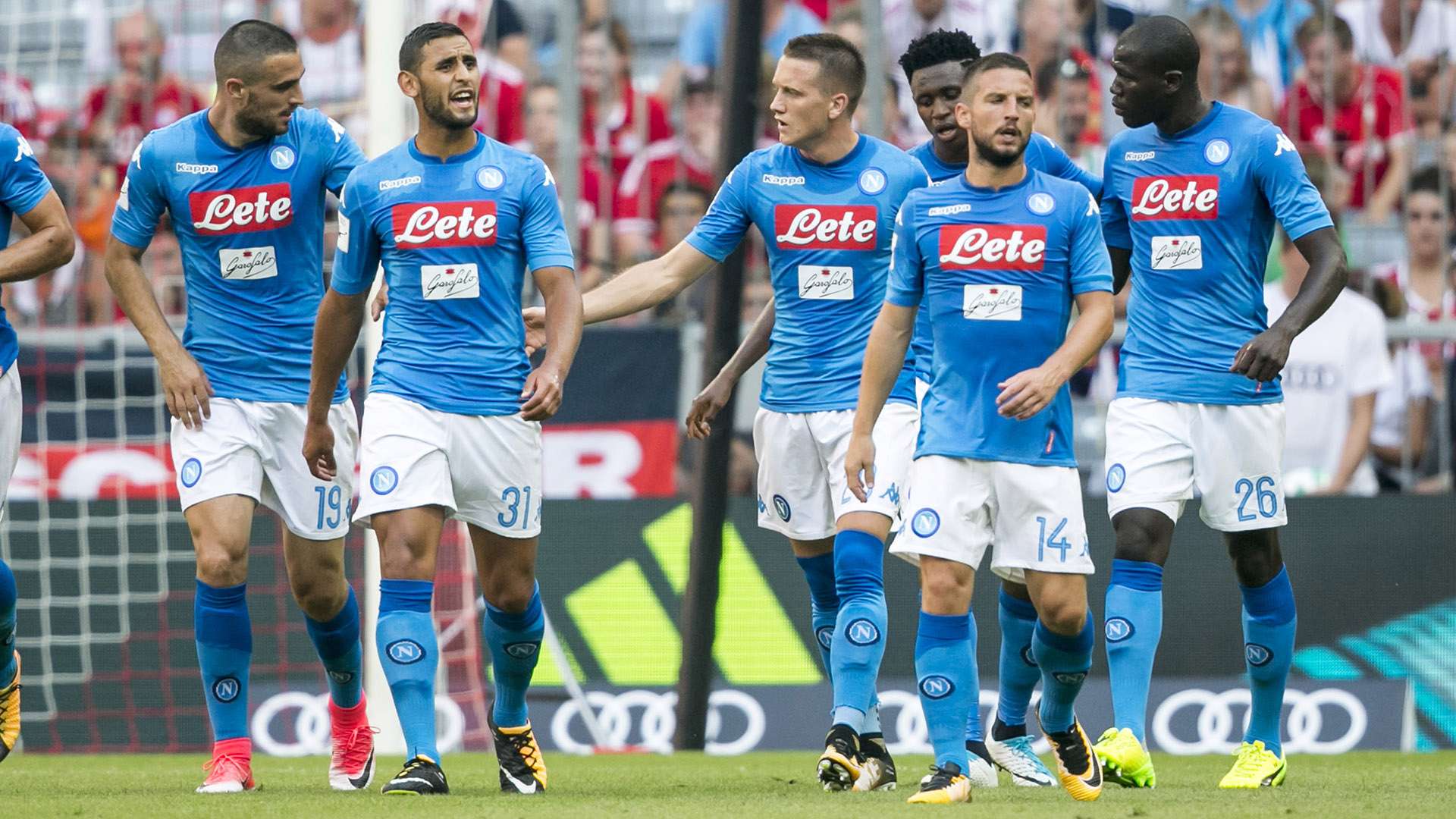 Napoli celebrating vs Bayern