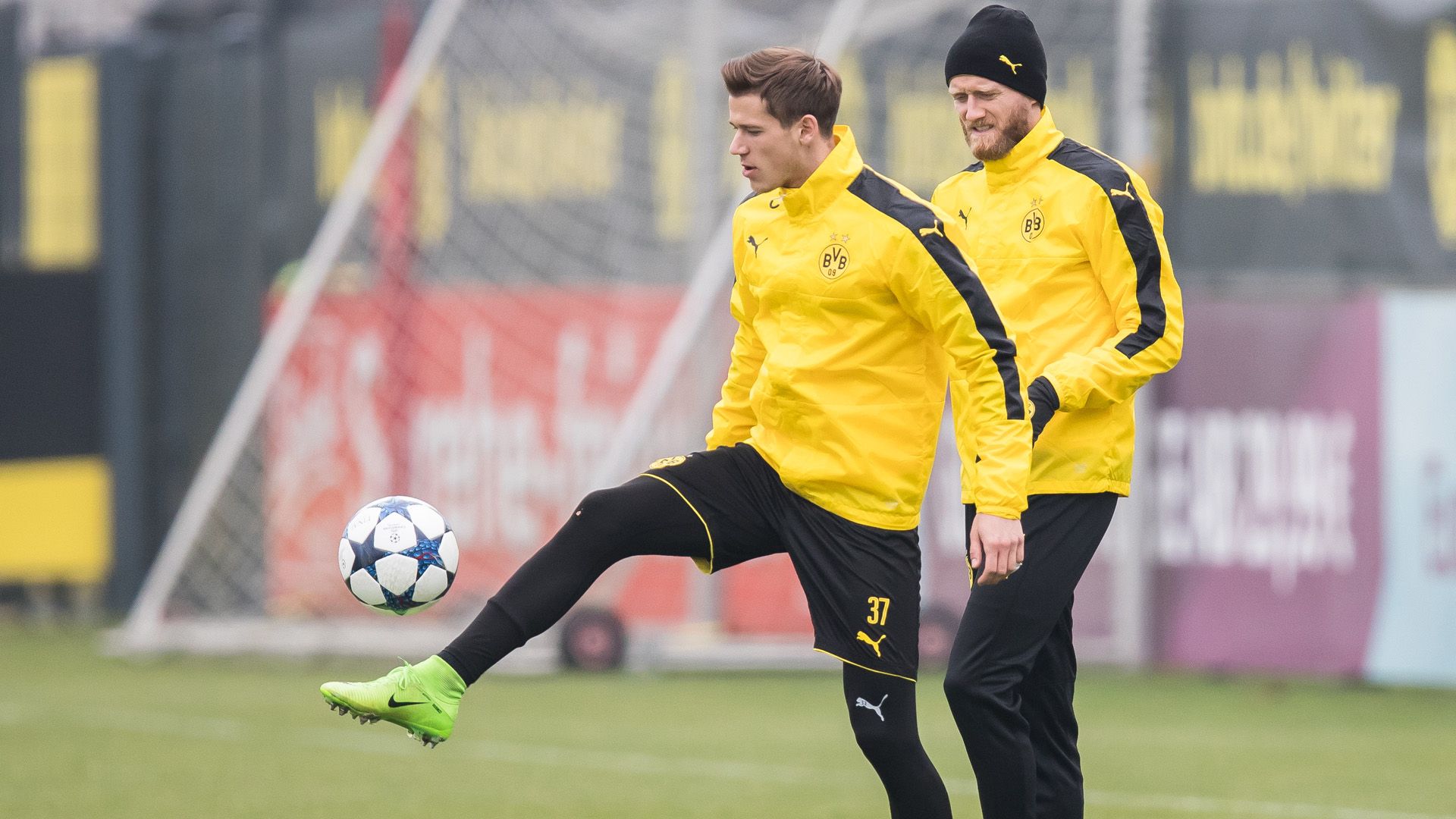 Andre Schürrle Erik Durm Borussia Dortmund Bundesliga 030717