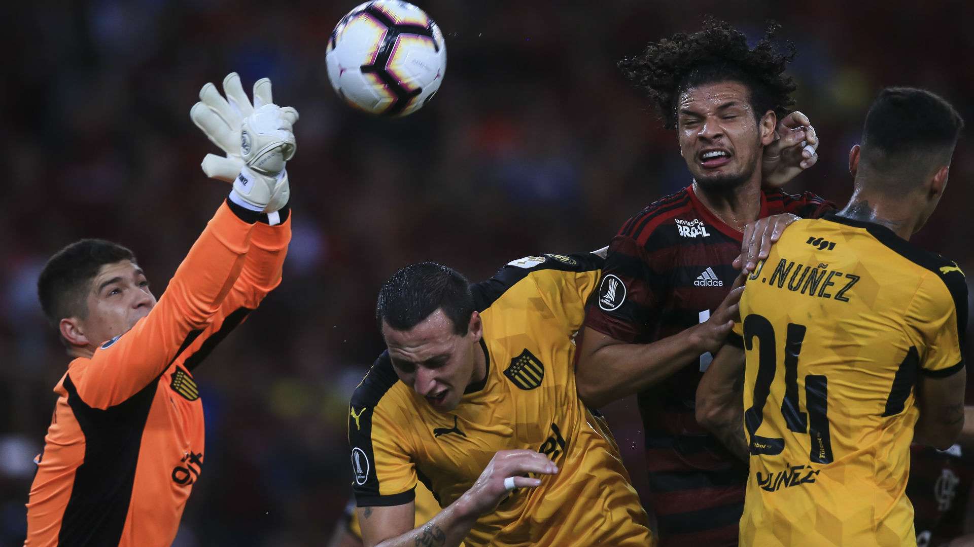 Willian Arão Flamengo Peñarol Libertadores 03 04 2019