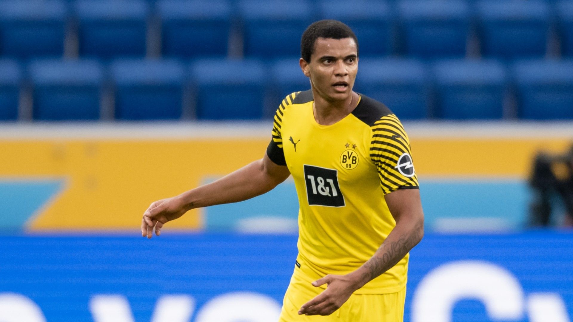 Manuel Akanji of Borussia Dortmund