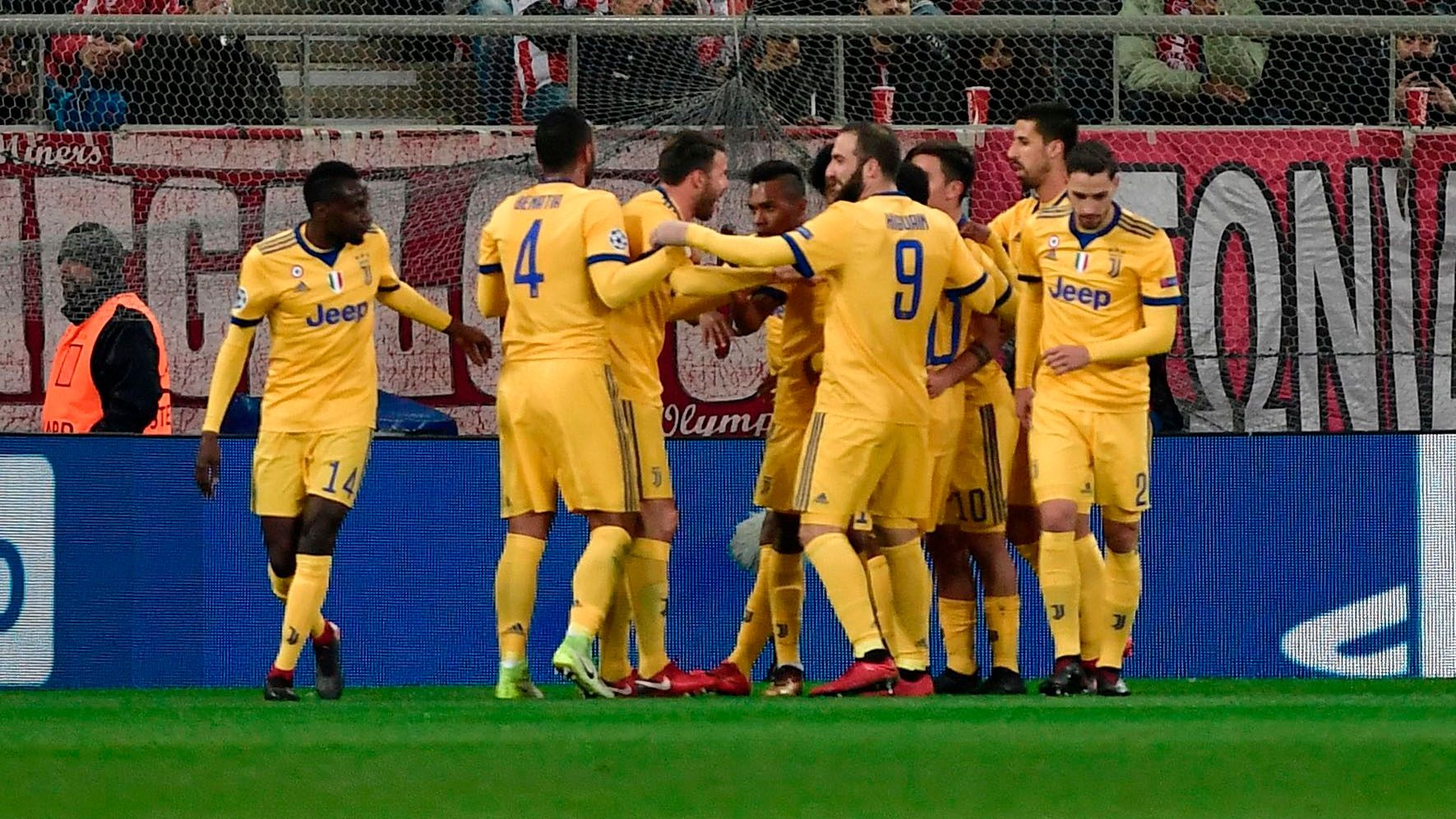 Juan Cuadrado goal Olympiacos Juventus