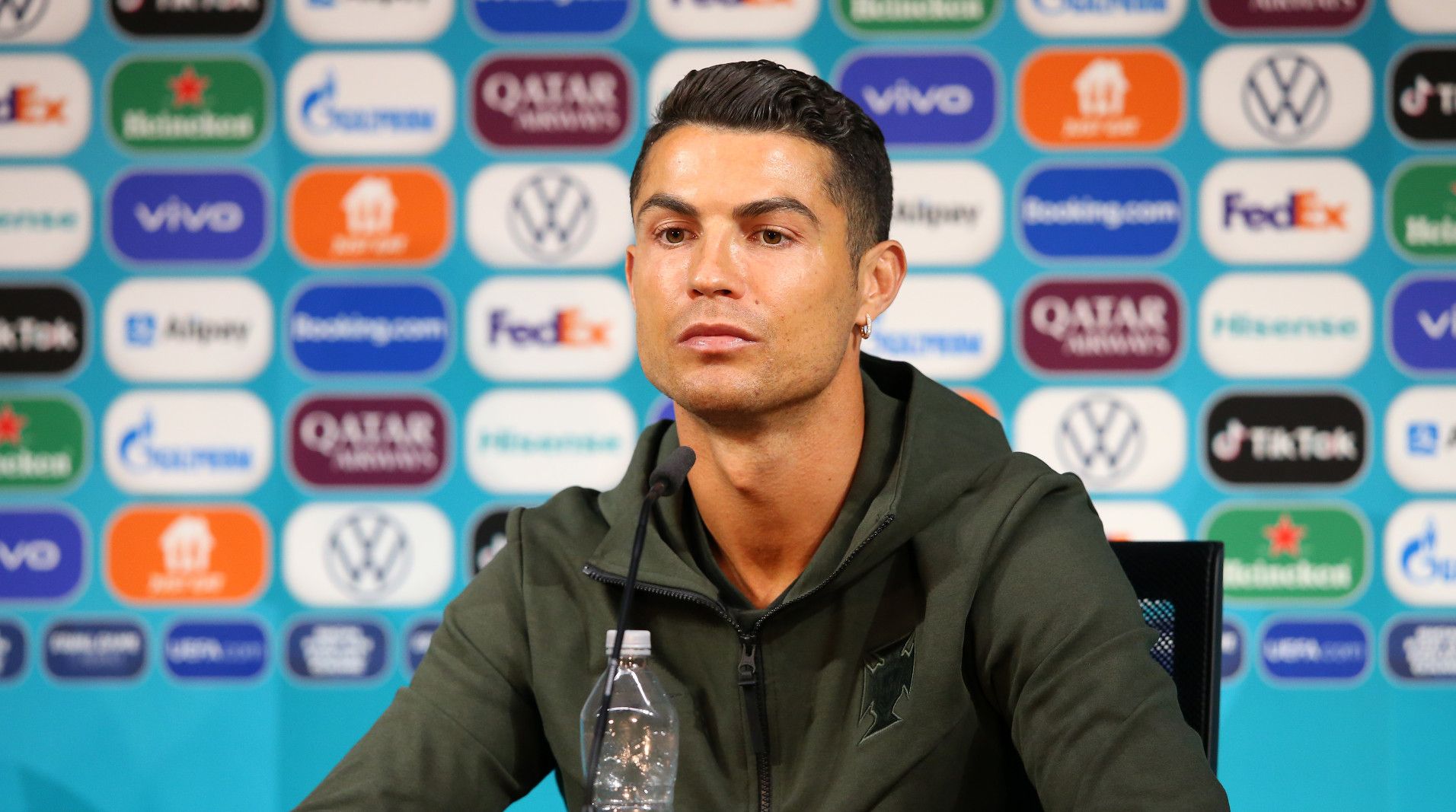 Cristiano Ronaldo press conference PK Ungarn Cola Wasser
