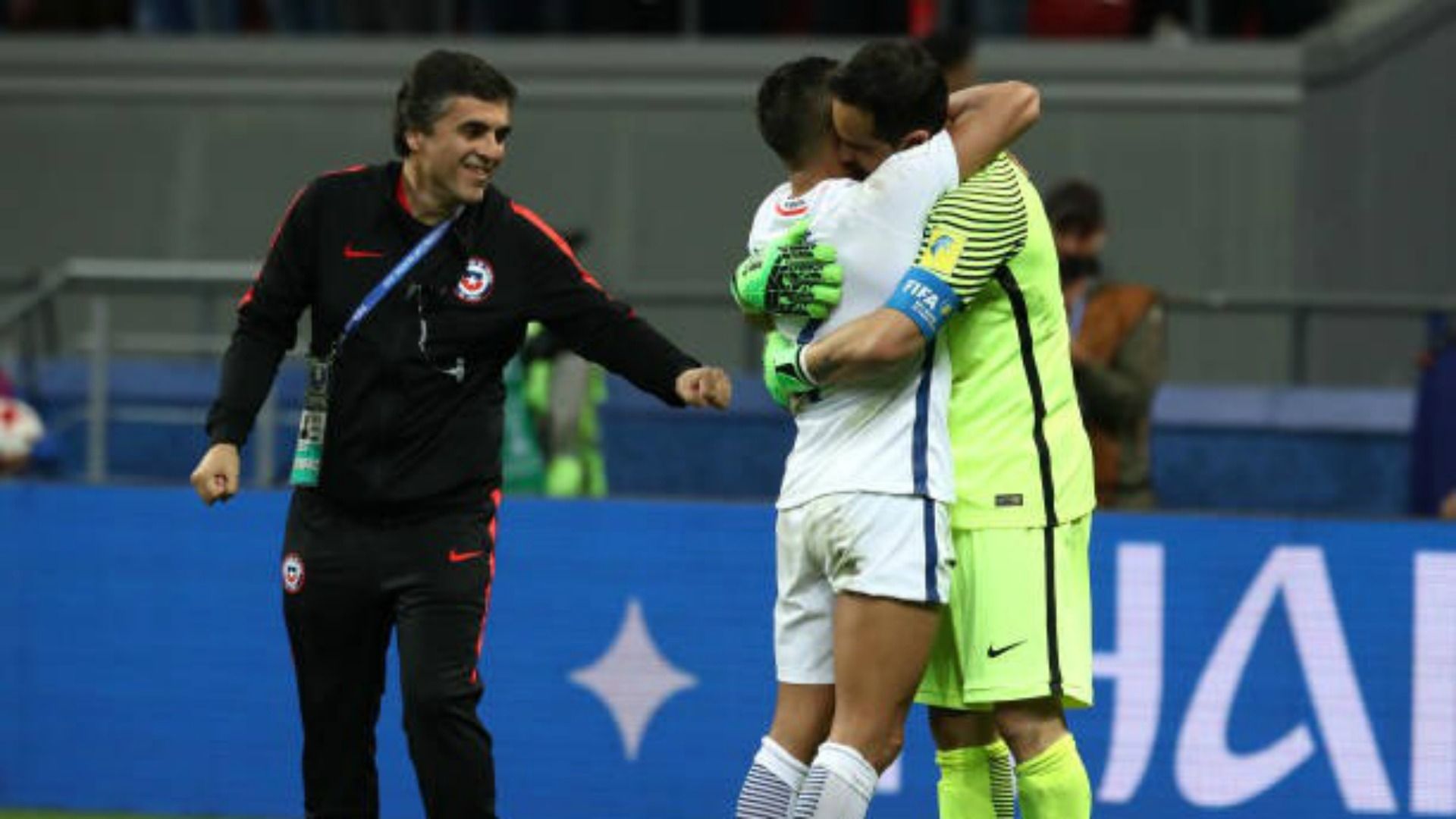 Alexis Sánchez - Claudio Bravo