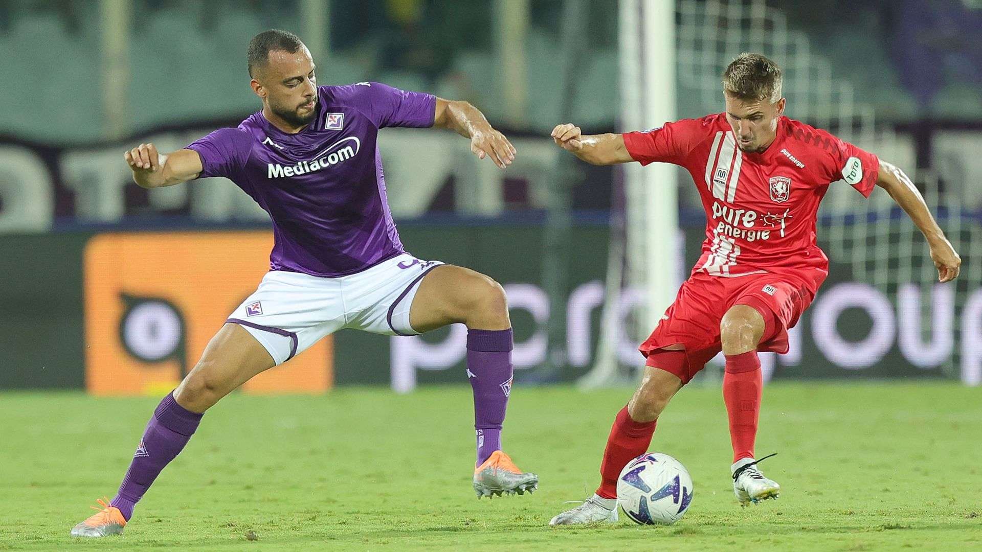 Arthur Cabral Fiorentina Twente Conference League