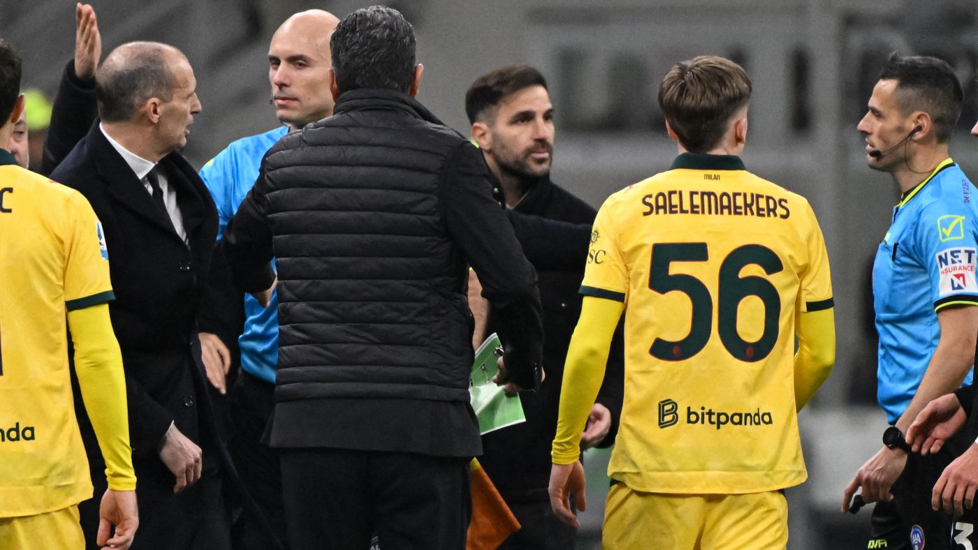 Cesc Fàbregas pede desculpas após discussão com Max Allegri, técnico do AC Milan, na Serie A