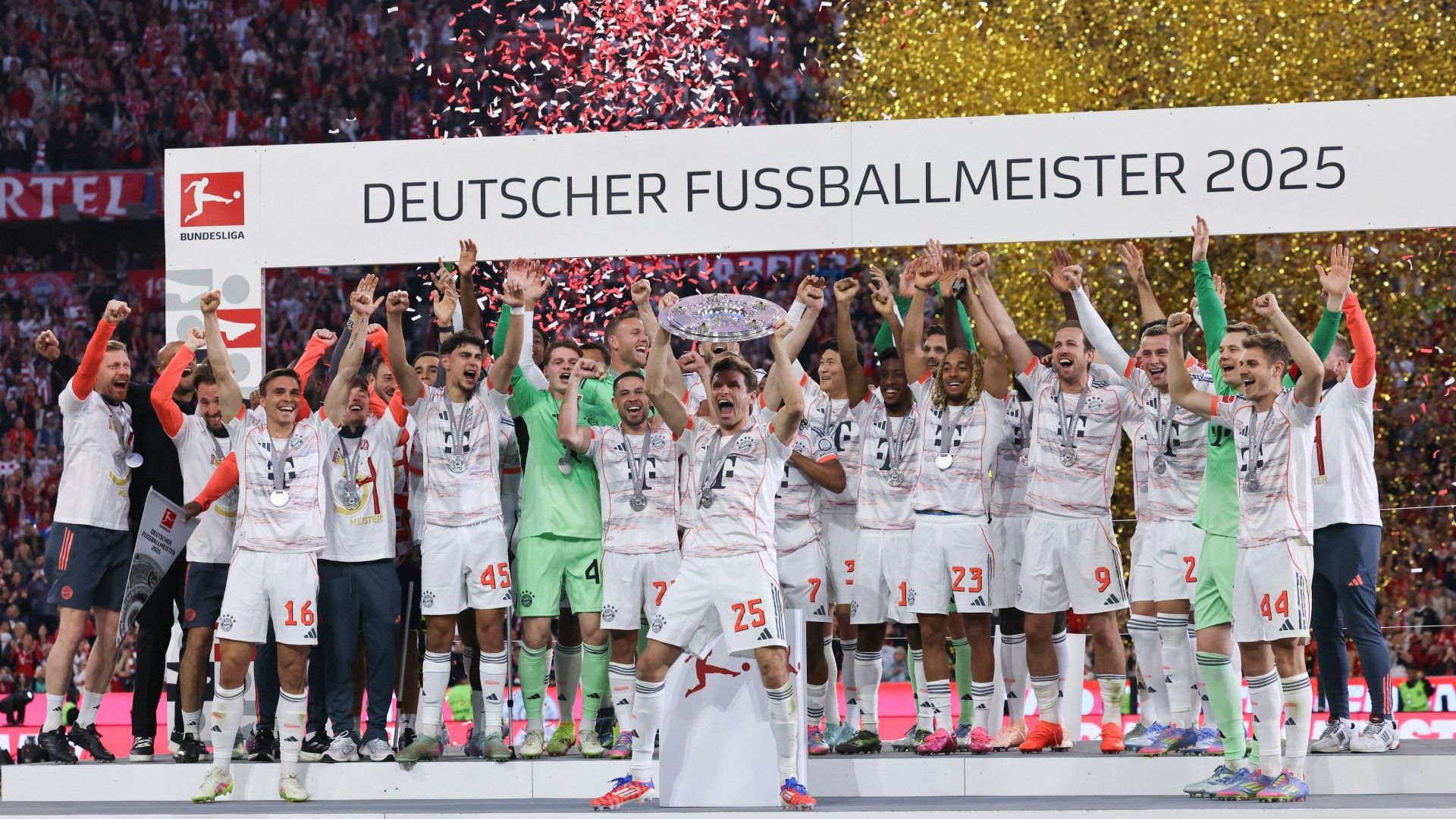 bayern munich-celebrate-trophy-20250510