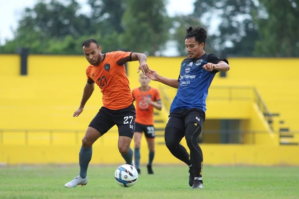 นครราชสีมา มาสด้า เอฟซี - อ่างทอง เอฟซี