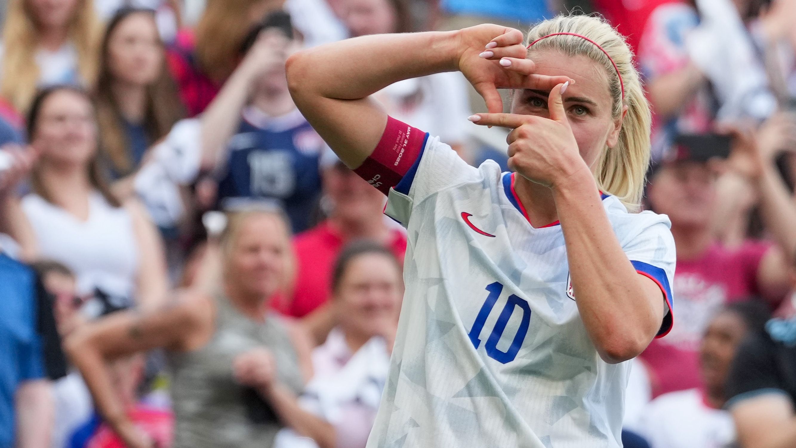 Lindsey Heaps USMNT vs China HIC