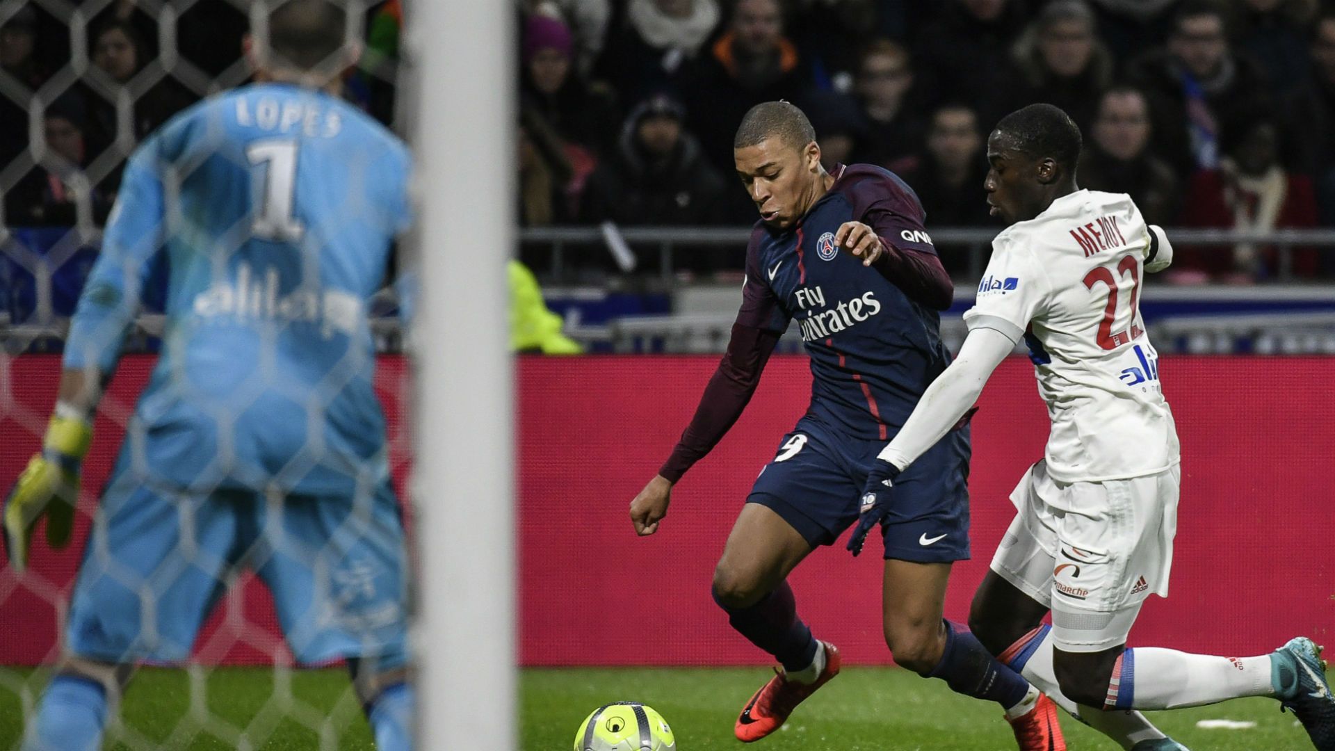 Kylian Mbappé Ferland Mendy Lyon PSG Ligue 1 21012018.jpg