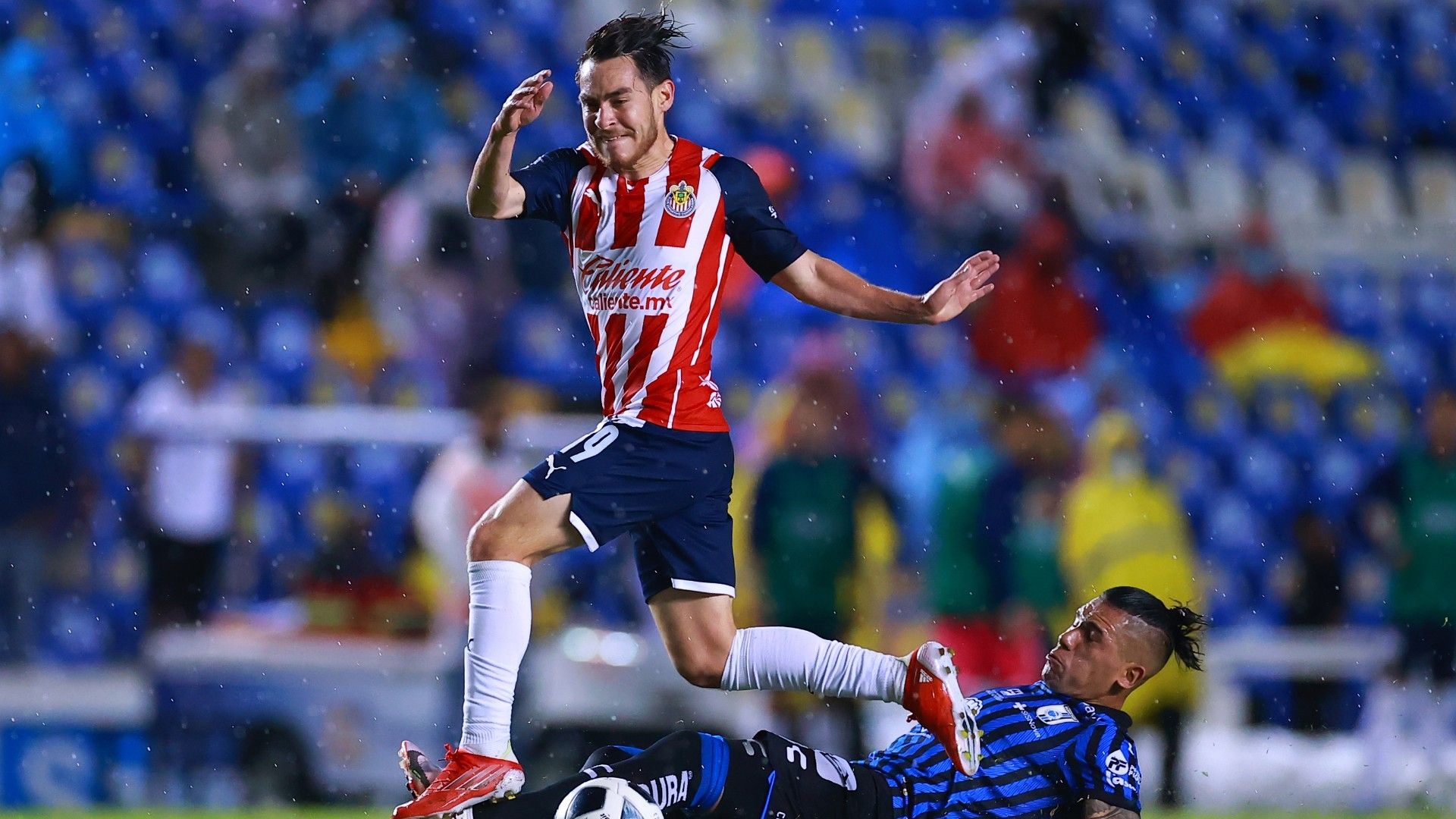 Jesús Angulo Querétaro vs Chivas Apertura 2021