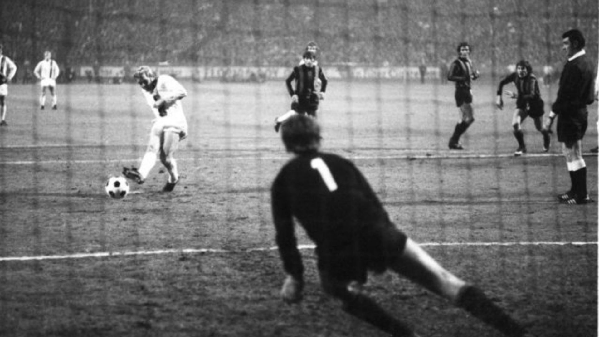 Ivano Bordon saves Sieloff's penalty Borussia M'Gladbach Inter European Cup 1971/72