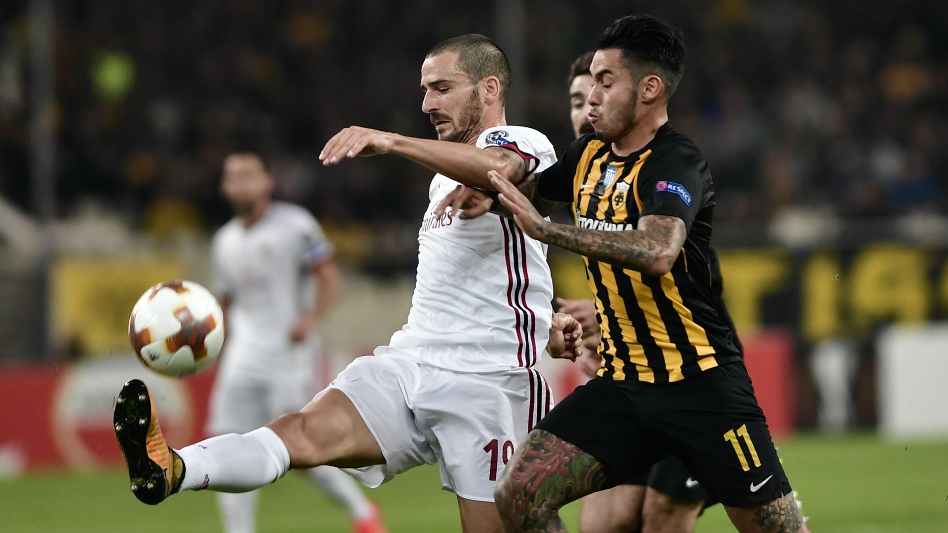 Leonardo Bonucci Sergio Araujo AEK Athens Milan UEFA Europa League 11022017