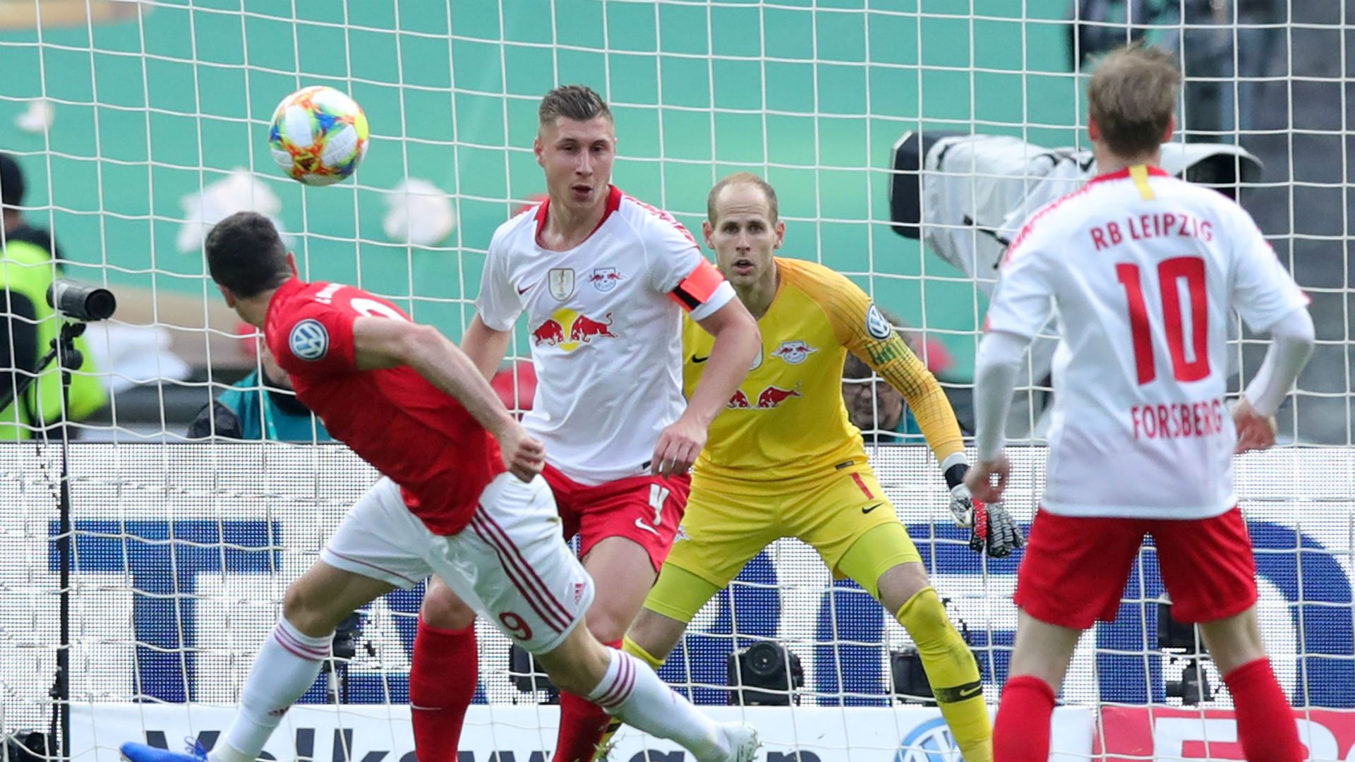 Robert Lewandowski FC Bayern München RB Leipzig DFB Pokal 25052019