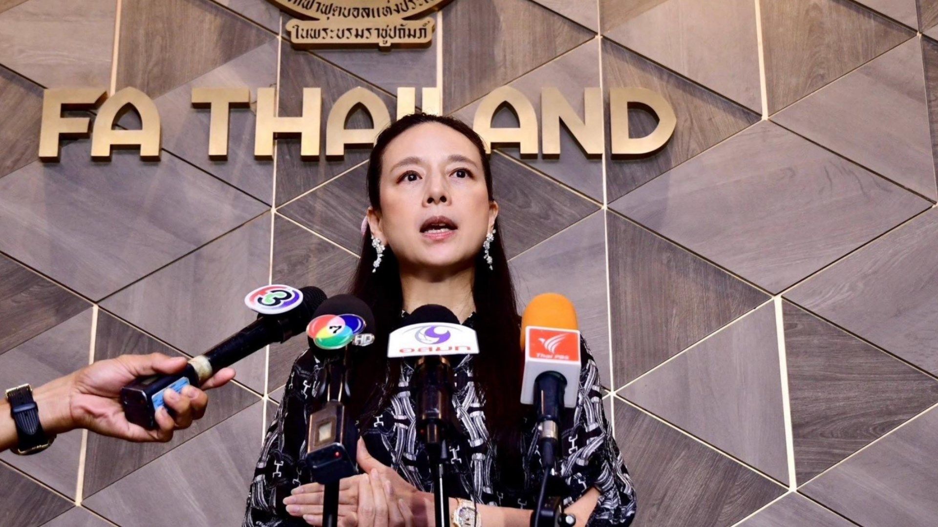 นวลพรรณ ล่ำซำ