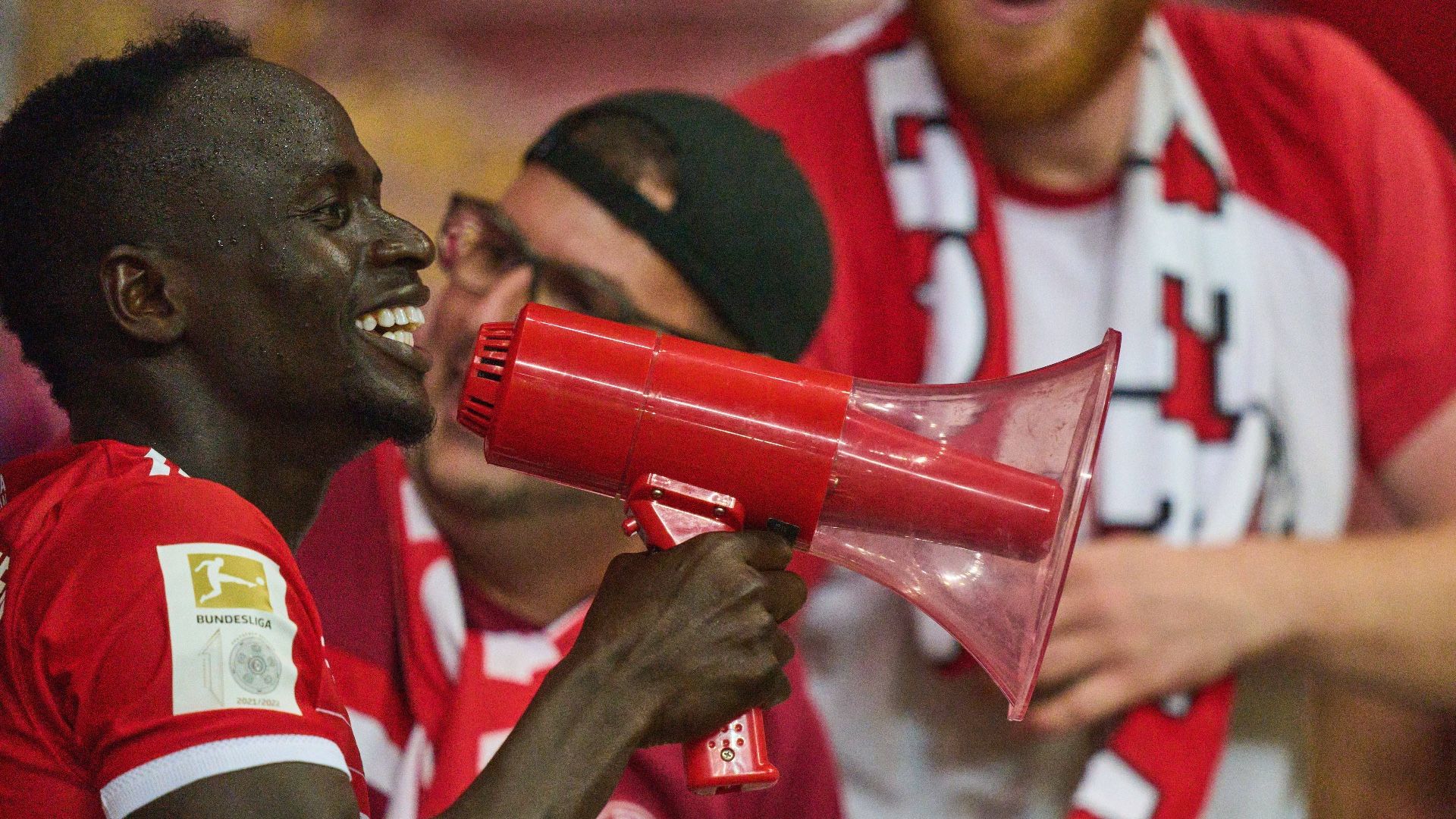 ONLY GERMANY Sadio Mane FC Bayern fans 2022