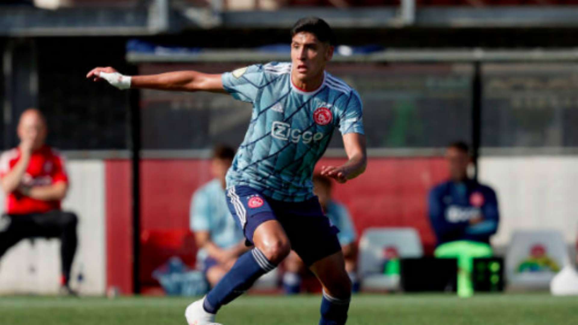 Edson Álvarez Ajax 2020-21