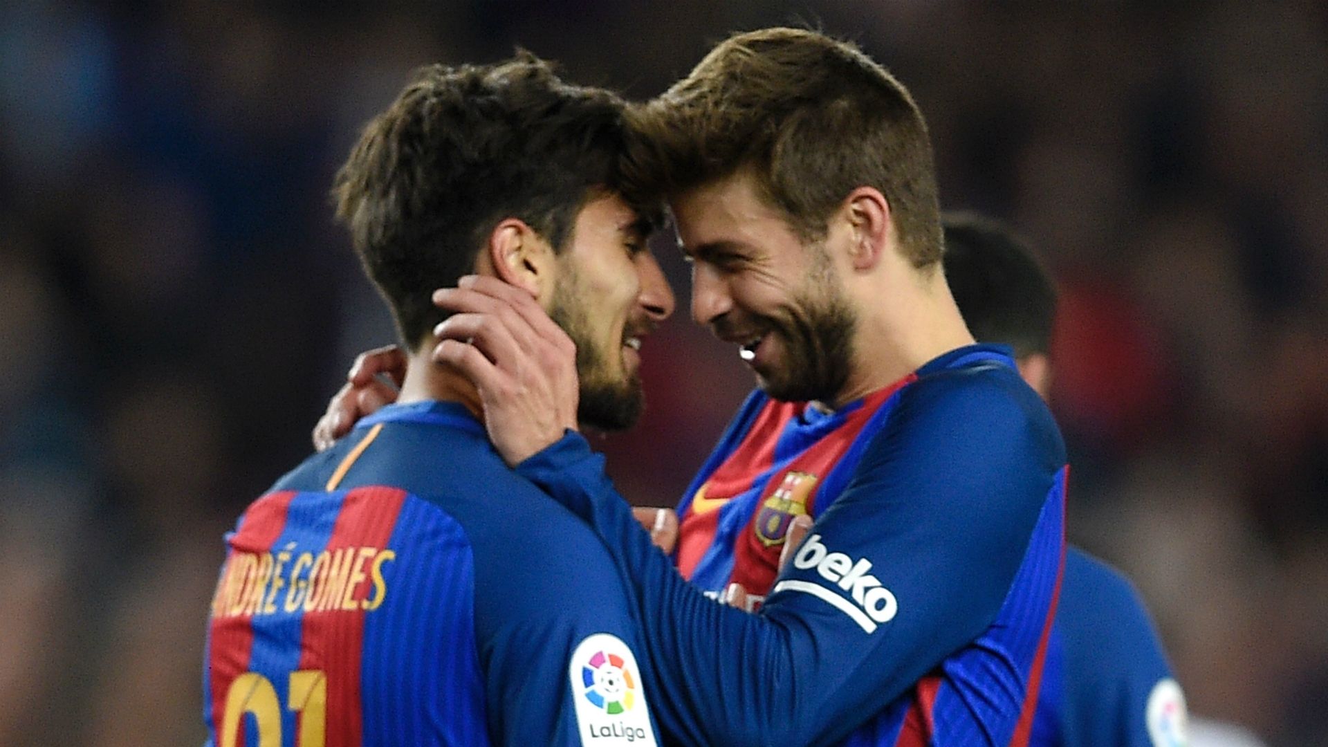 Andre Gomes Gerard Pique Barcelona Valencia La Liga