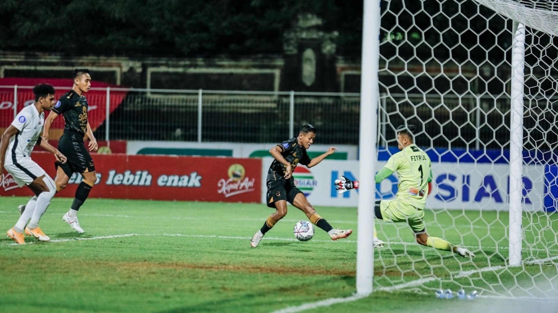 Persebaya v Persipura