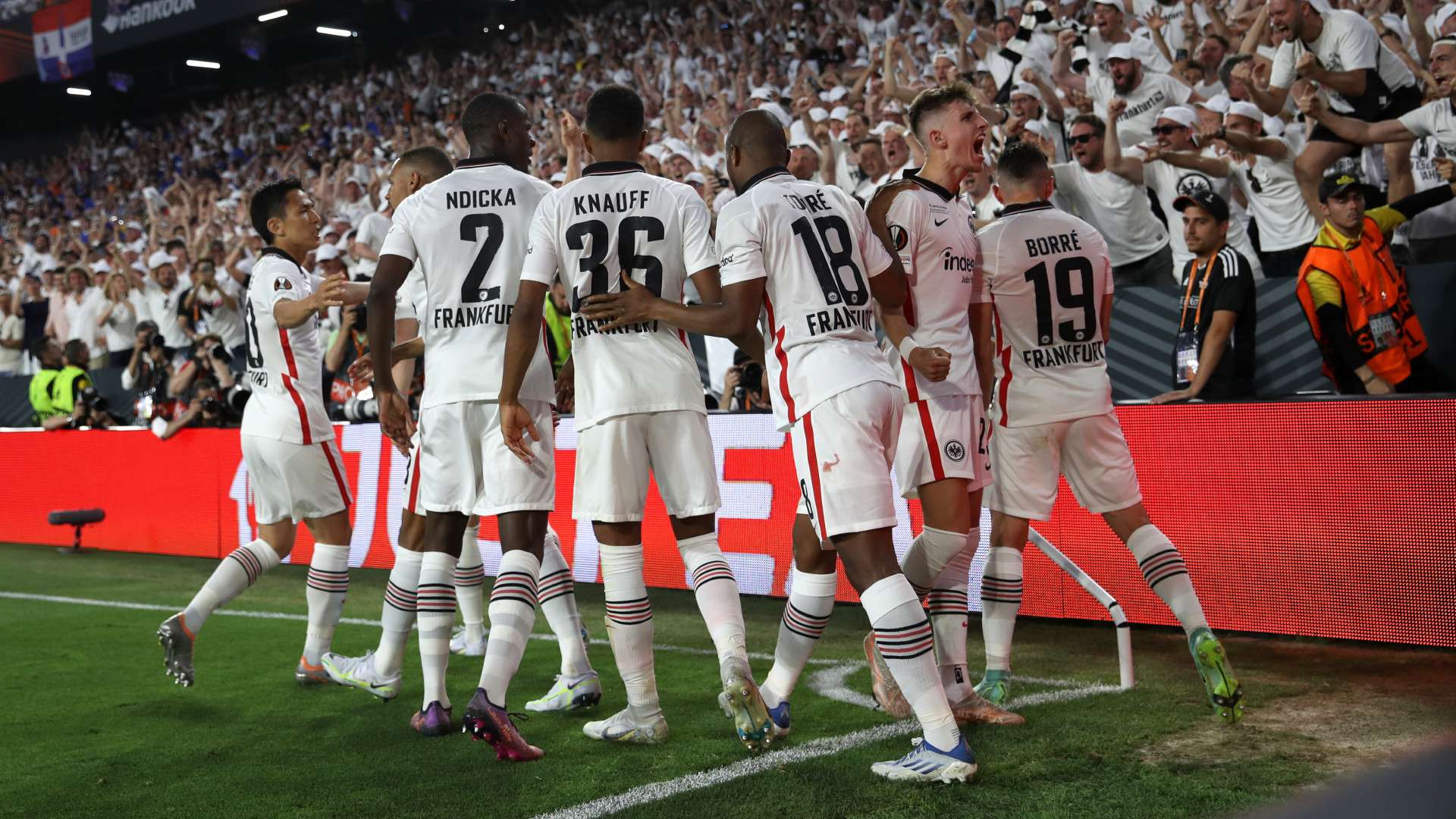 Eintracht Frankfurt Rangers celebrate Europa League 202122