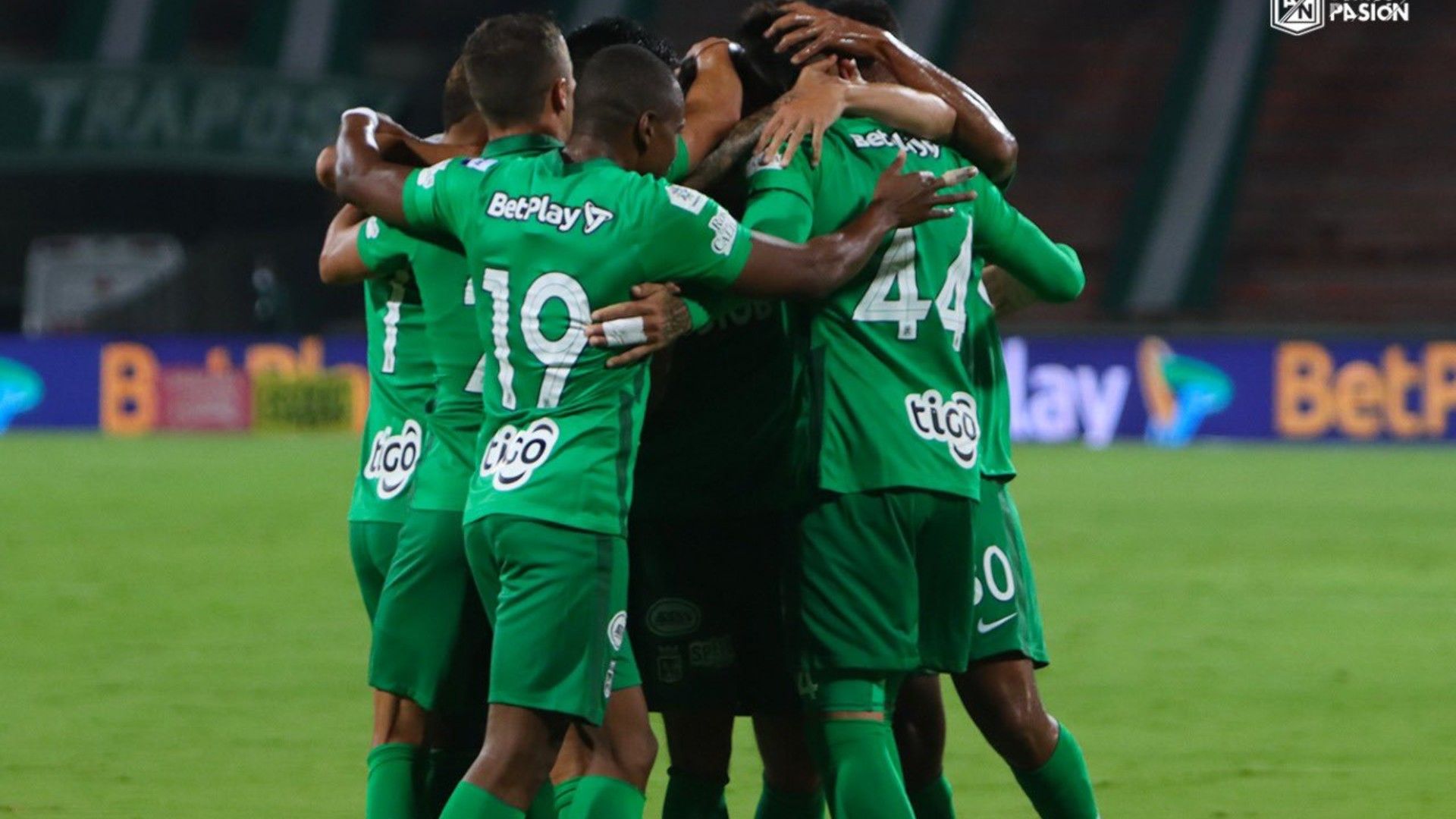 Atlético Nacional festeja un triunfo en la liga colombiana 2021