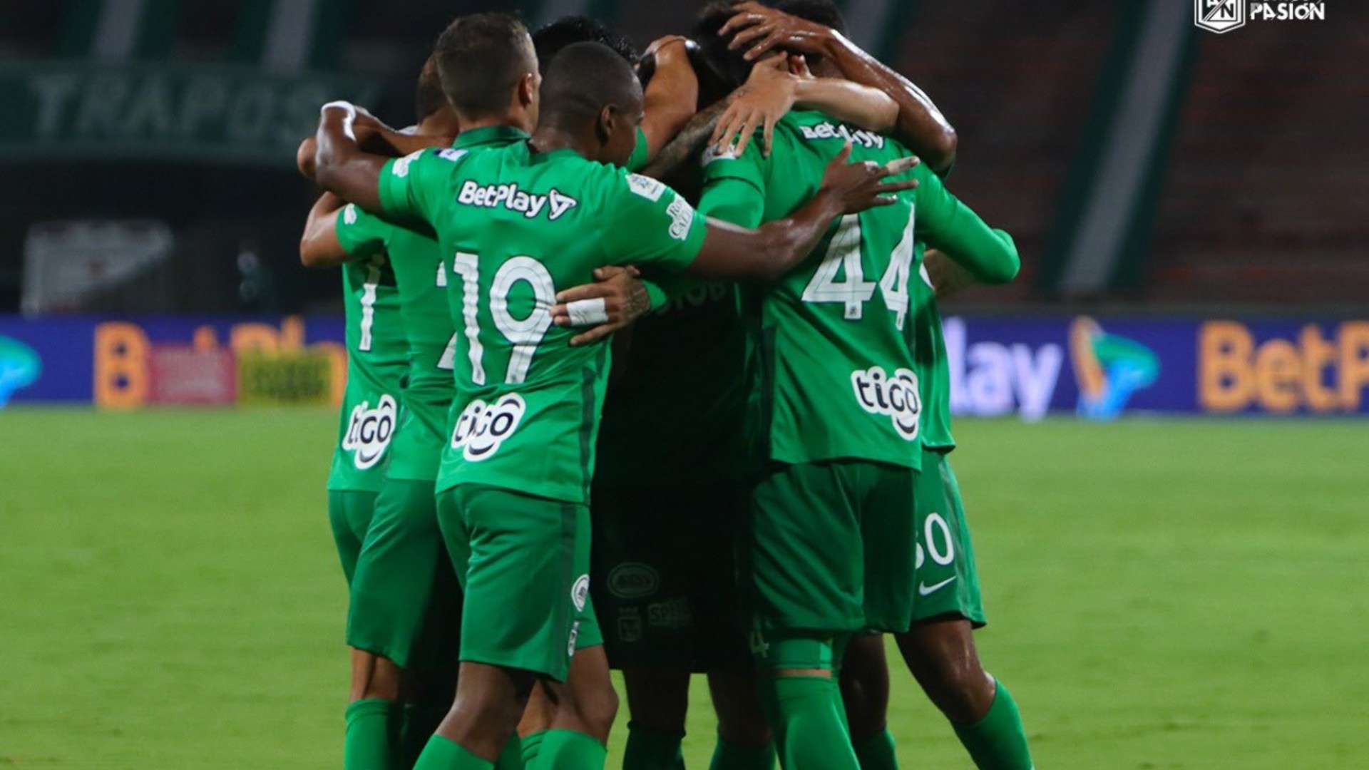 Atlético Nacional festeja un triunfo en la liga colombiana 2021
