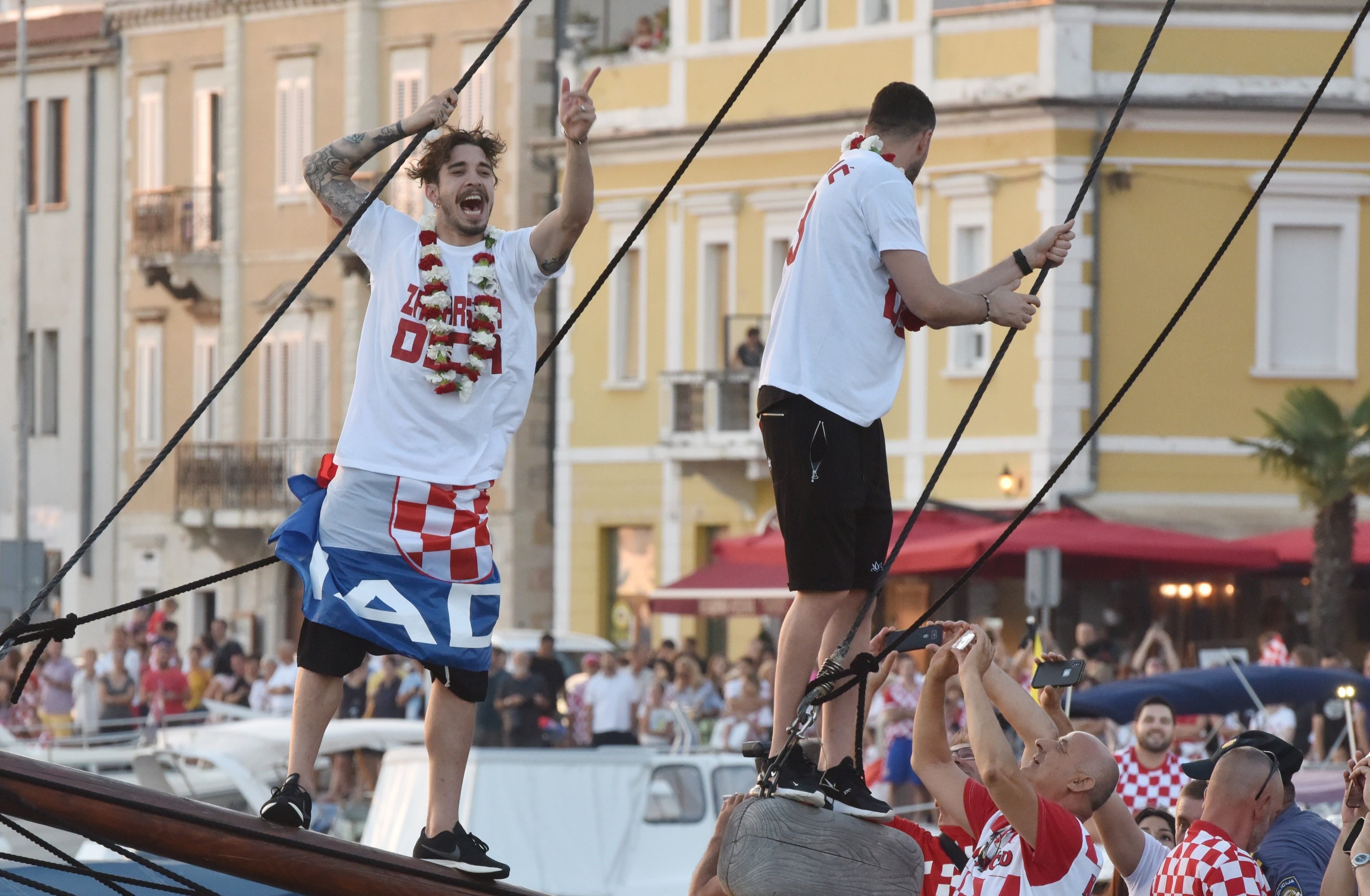 croatia - zadar - sime vrsaljko - welcome party - 17072018