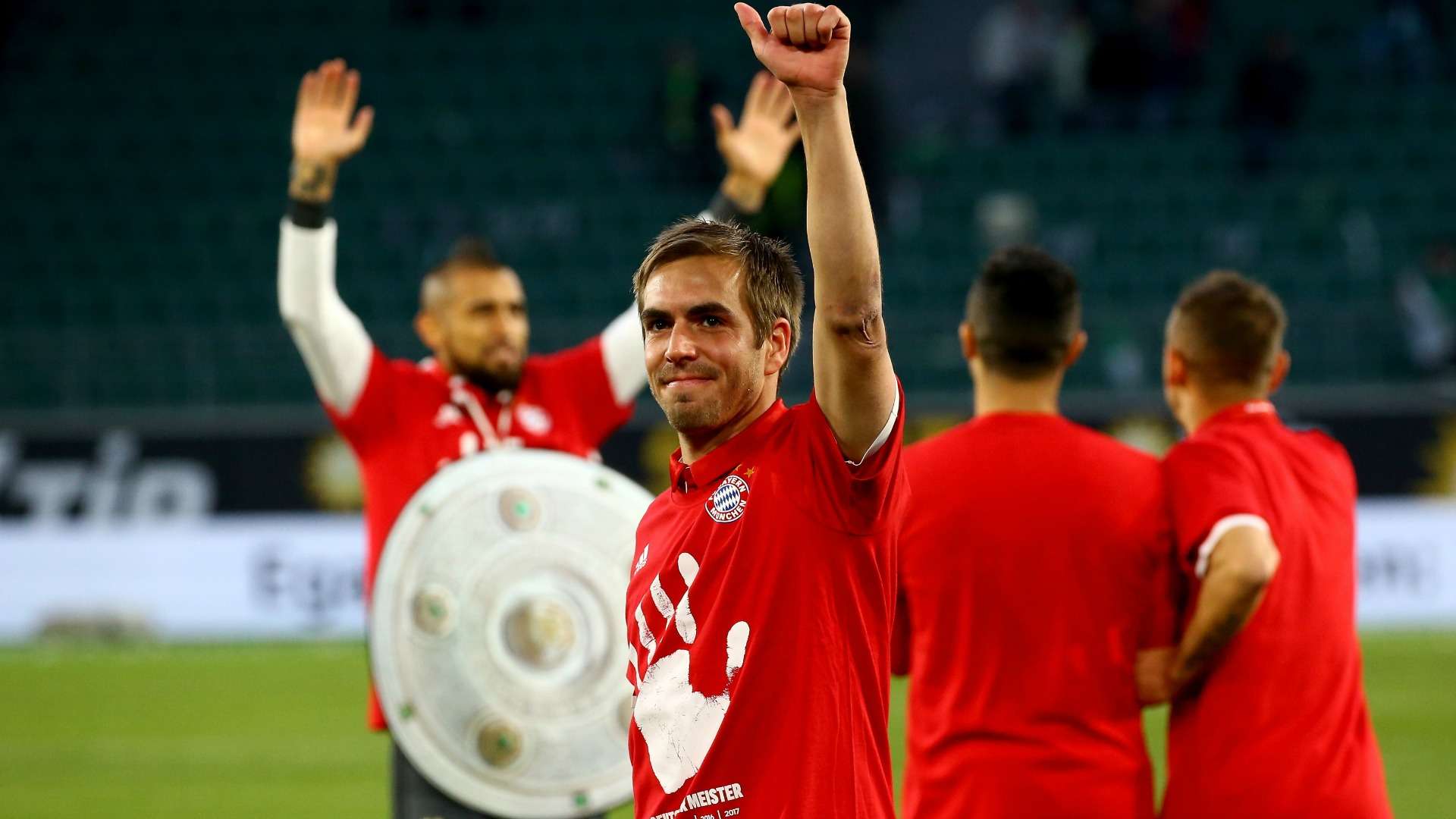 Arturo Vidal Philipp Lahm Bayern champion 290417