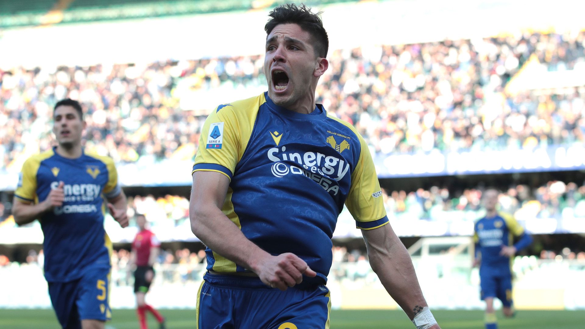 Giovanni Simeone celebrate Verona Venezia Serie A