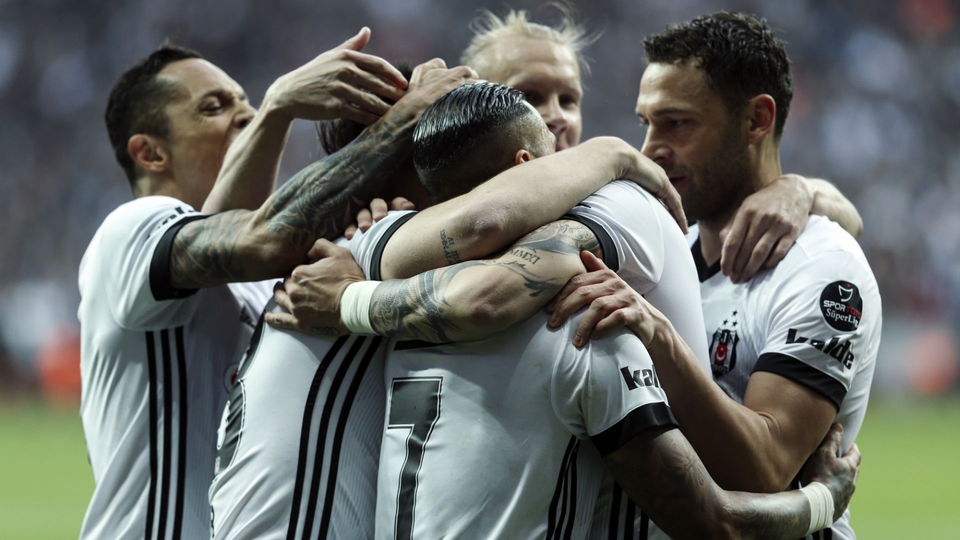 Besiktas Celebration Yeni Malatyaspor 042218