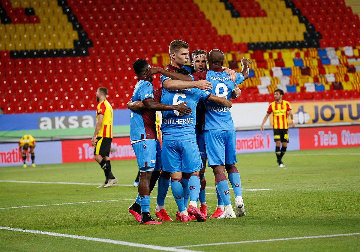 Trabzonspor Goal Celebration Goztepe 06/13/20