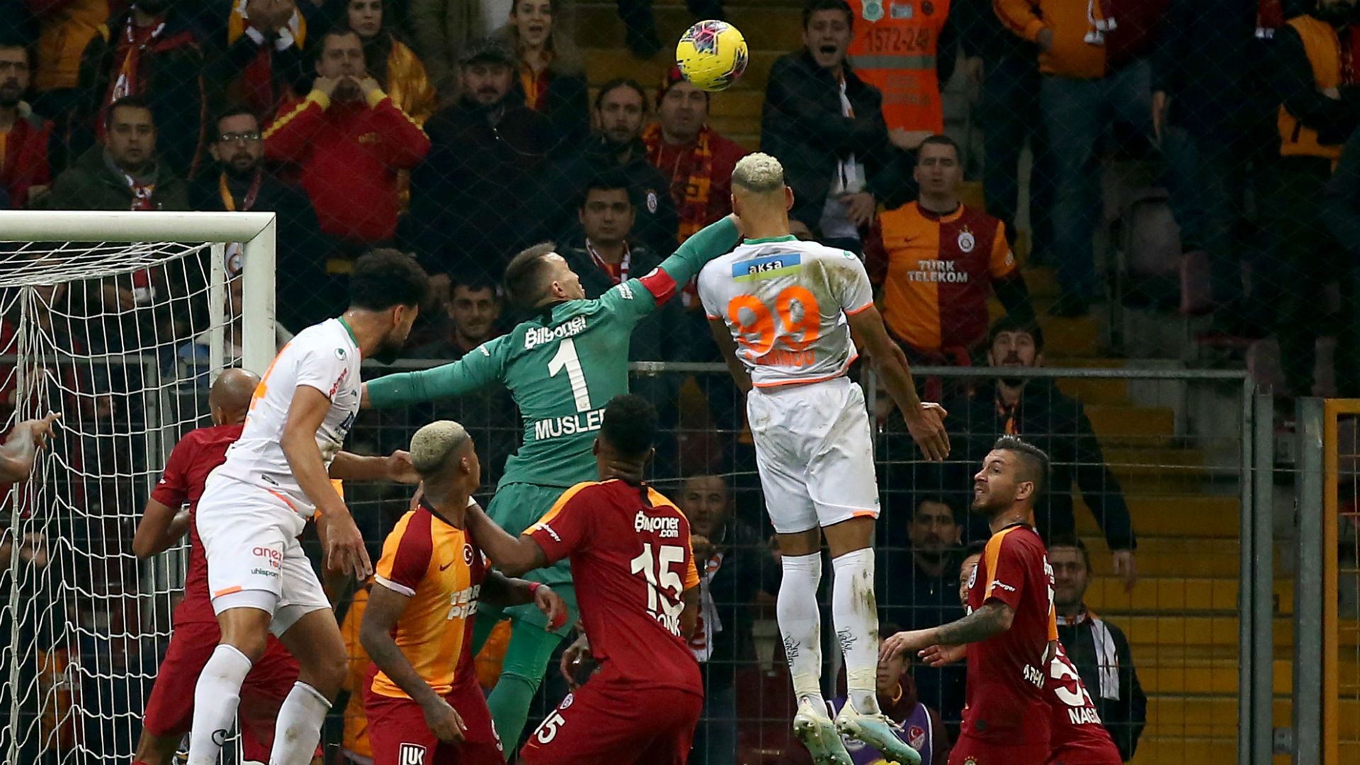 Fernando Muslera save Galatasaray v Alanyaspor 12072019