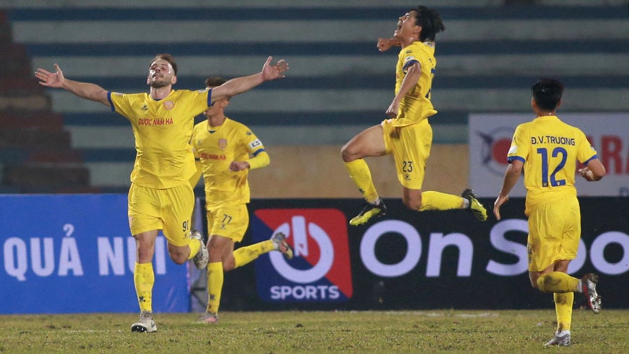 Gramoz Kurtaj Nam Dinh V.League 2021