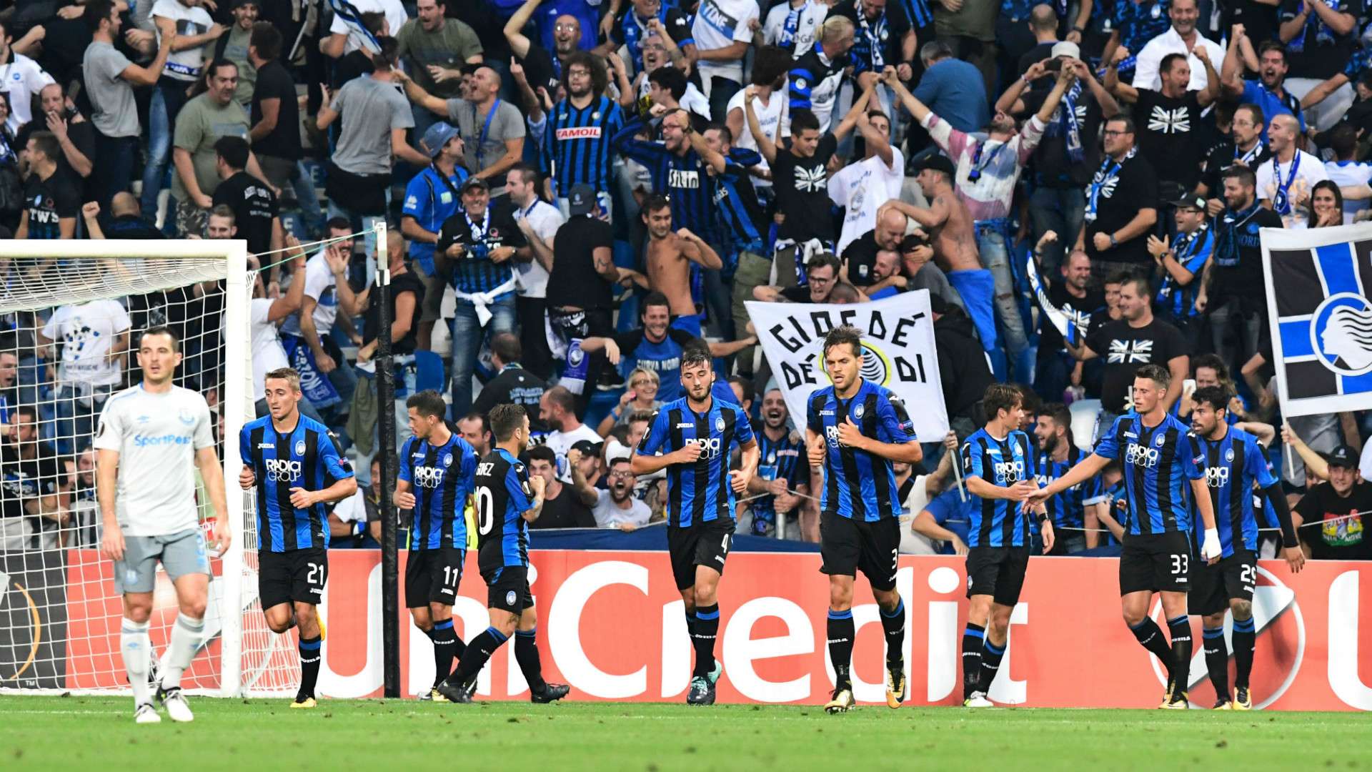 Atalanta celebrates Everton Europa League