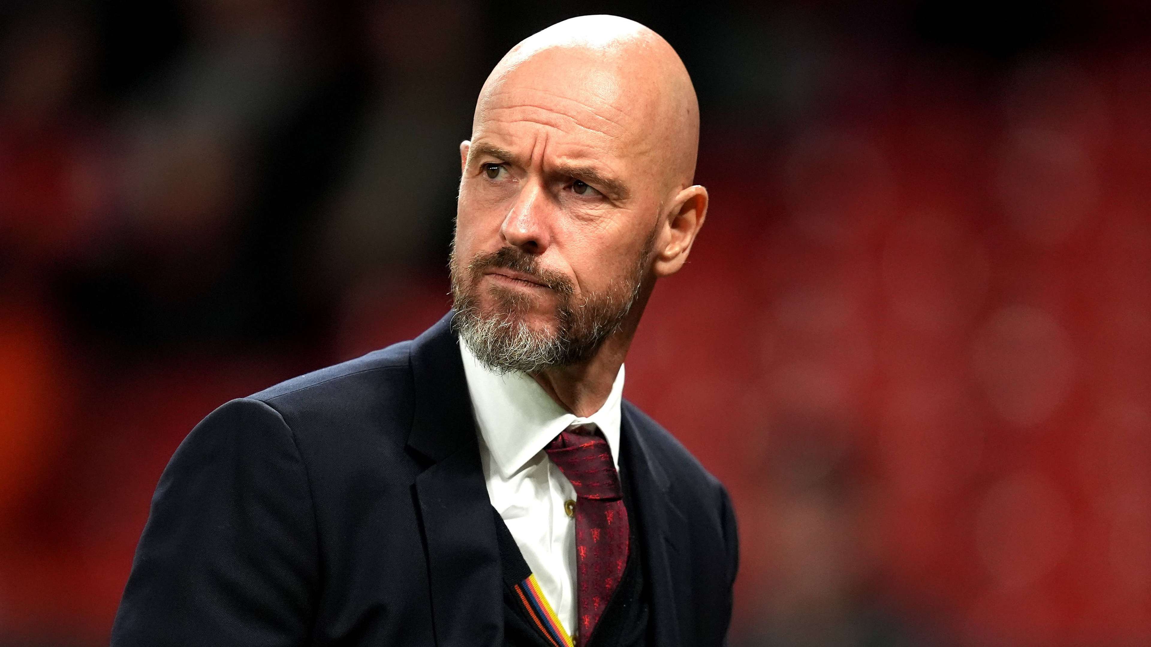 Tin chuyển nhượng trưa 2/10: Man Utd sa thải HLV Ten Hag sau trận Porto; Liverpool chia tay Arnold