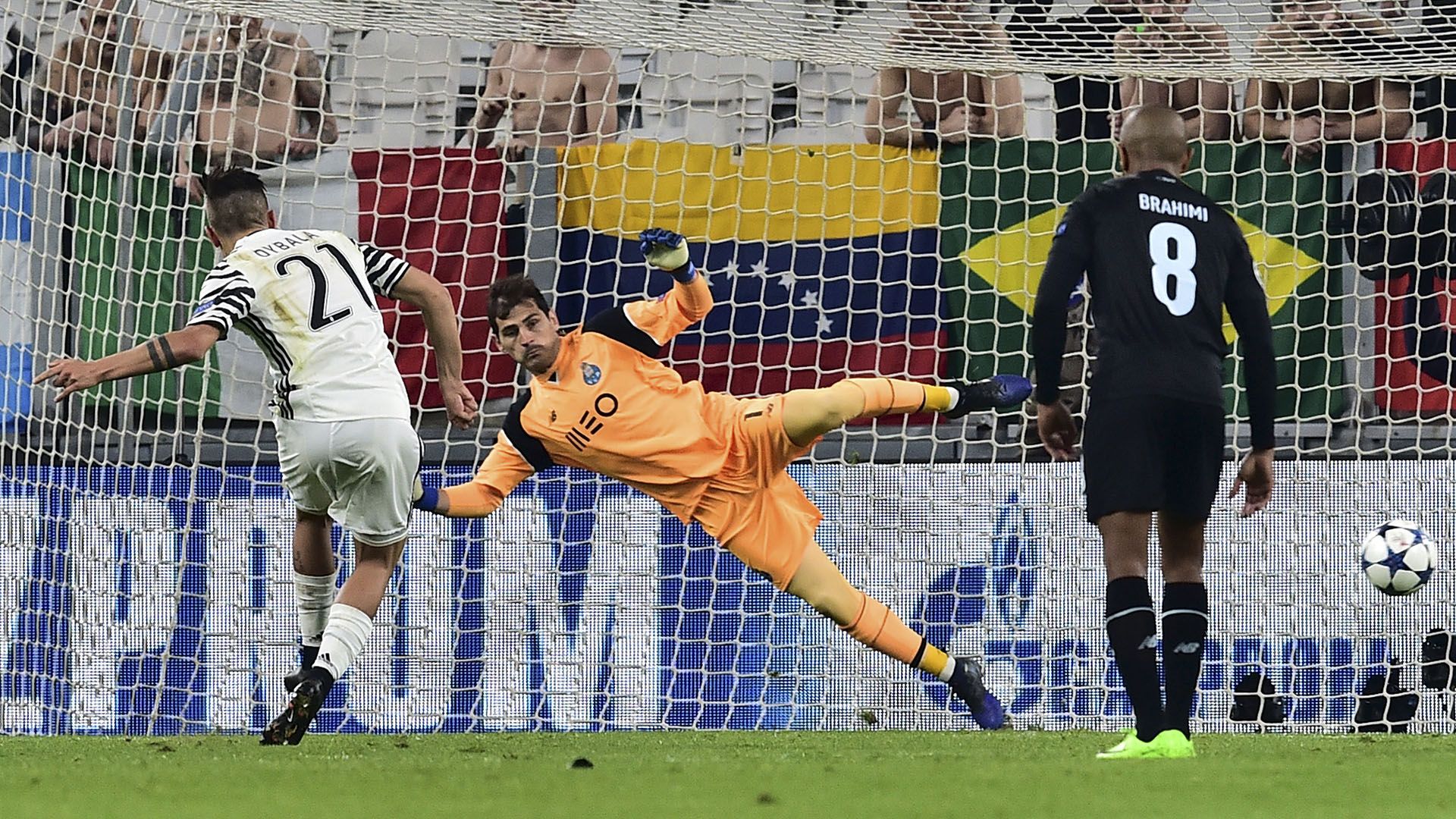 Paulo Dybala Iker Casillas Juventus Porto UEFA Champions League 14032017