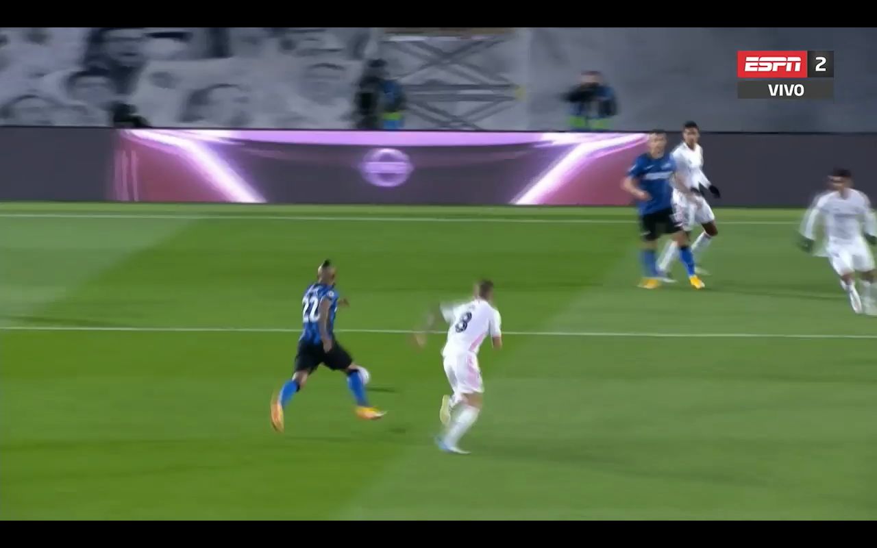 Remate Arturo Vidal Inter Real Madrid