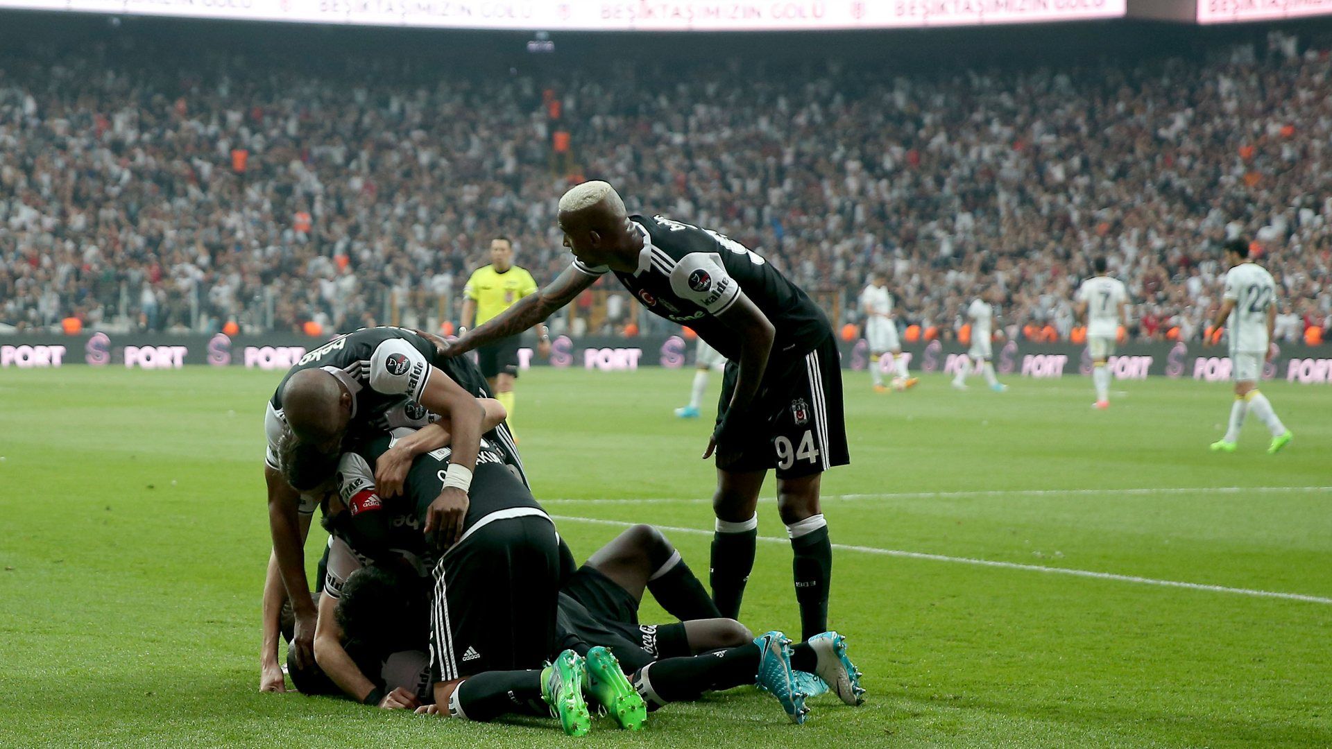 Besiktas Fenerbahce goal celebration STSL 05072017