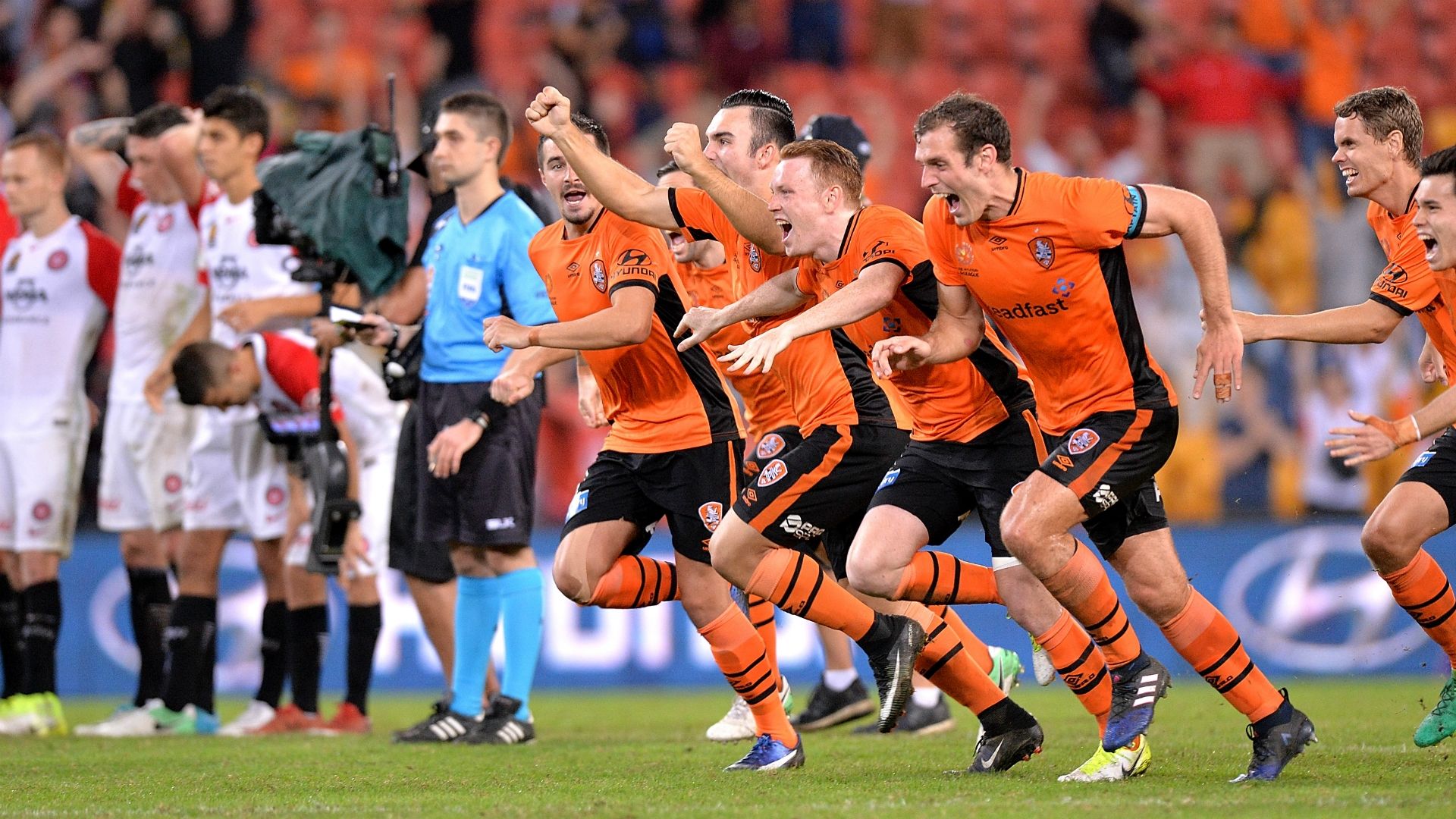 Corey Brown Luke DeVere Brisbane Roar v Western Sydney Wanderers A-League 21042017