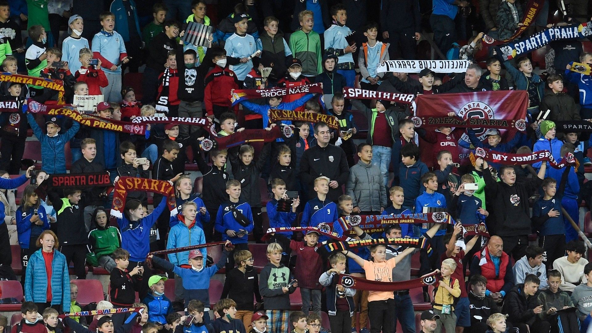 Sparta Prague children crowd vs Rangers Europa League 2021-22