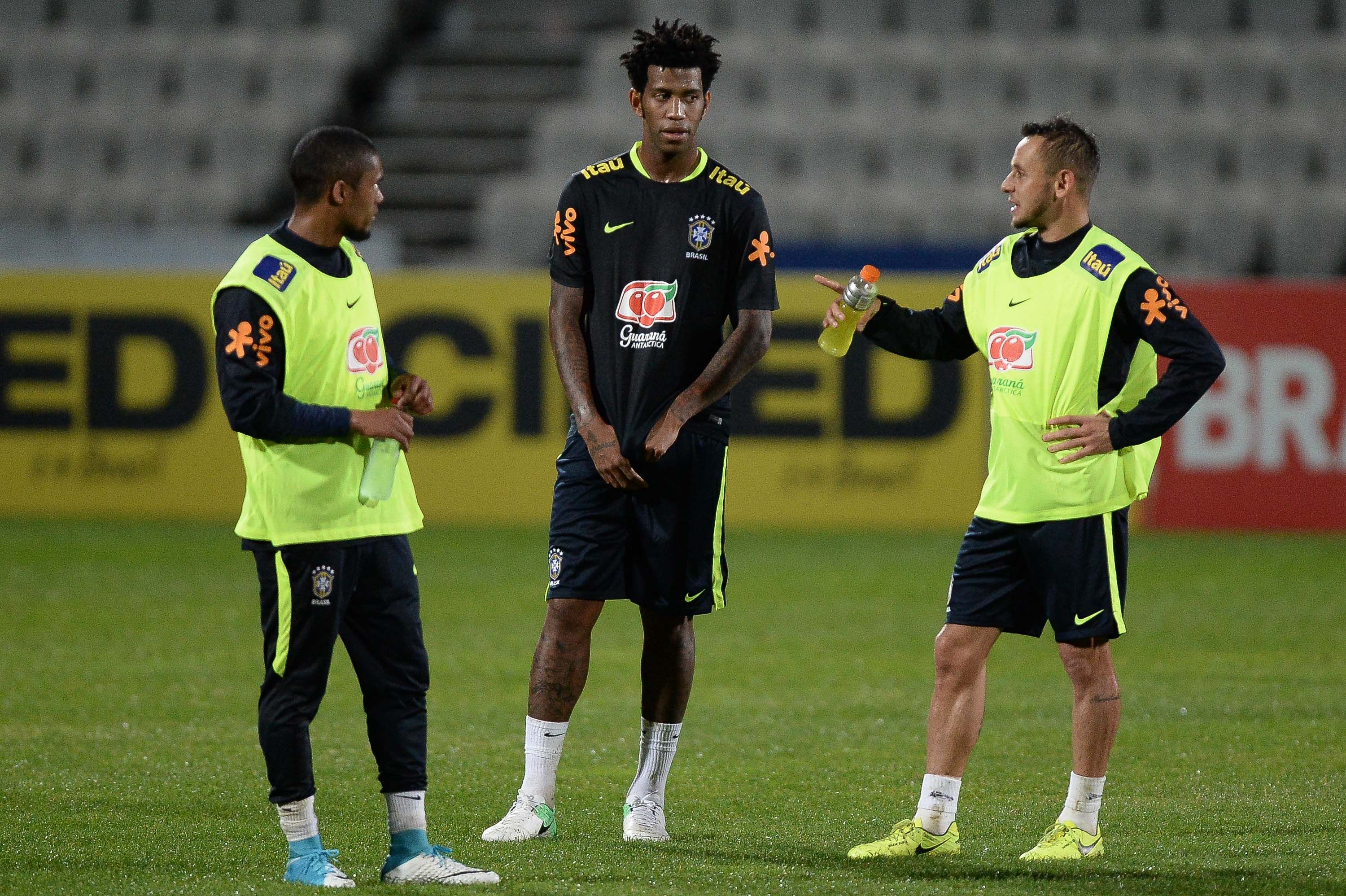 Gil Rafinha Douglas Costa Brazil 05062017