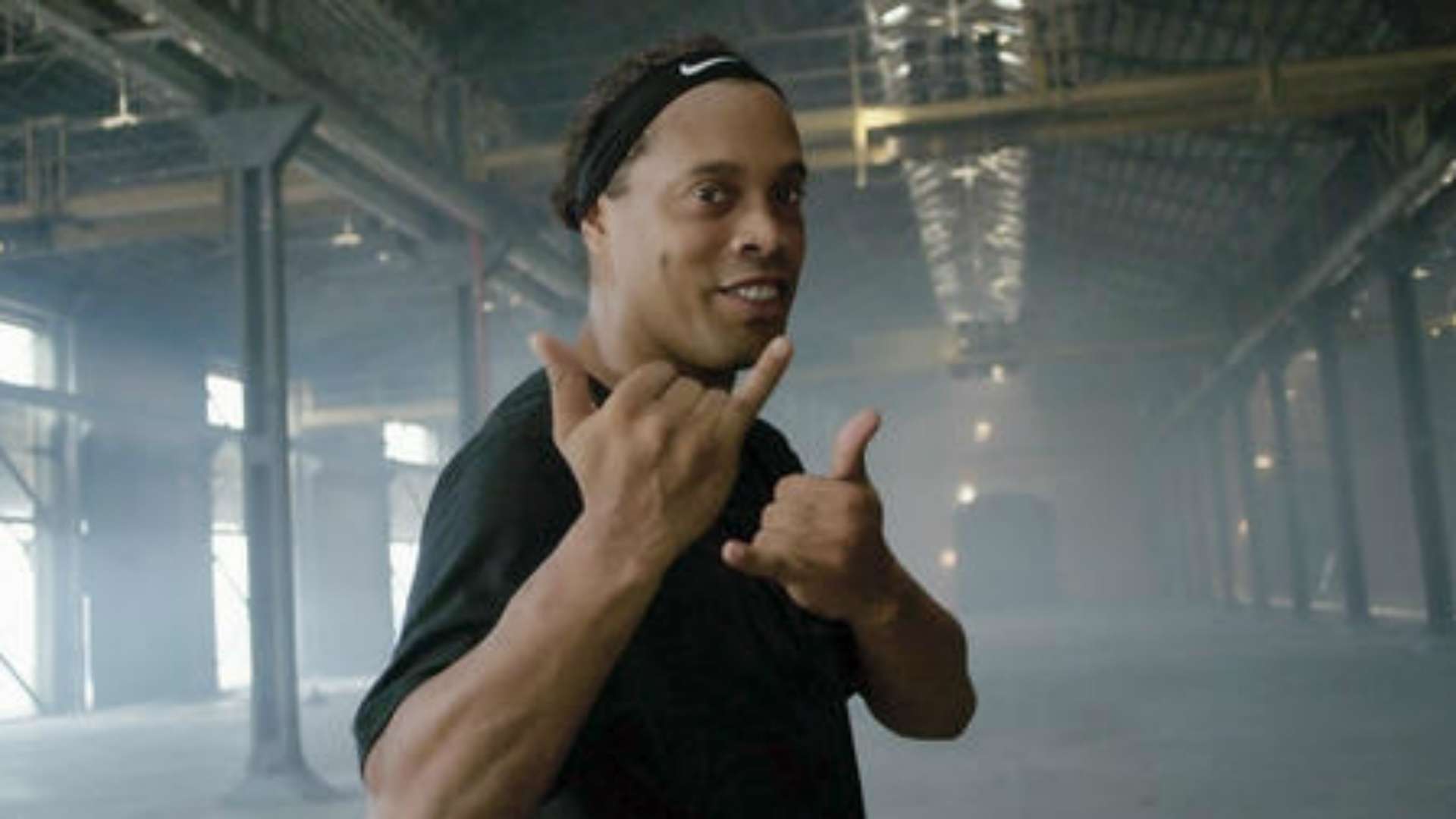 Ronaldinho / Chuteira Nike 10R City Collection / 26 01 18