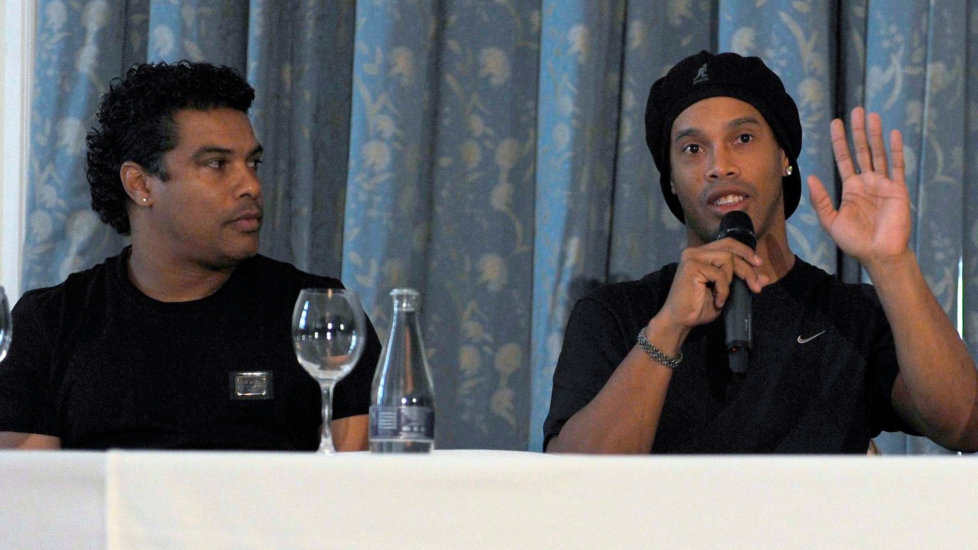 Assis e Ronaldinho 06 01 11