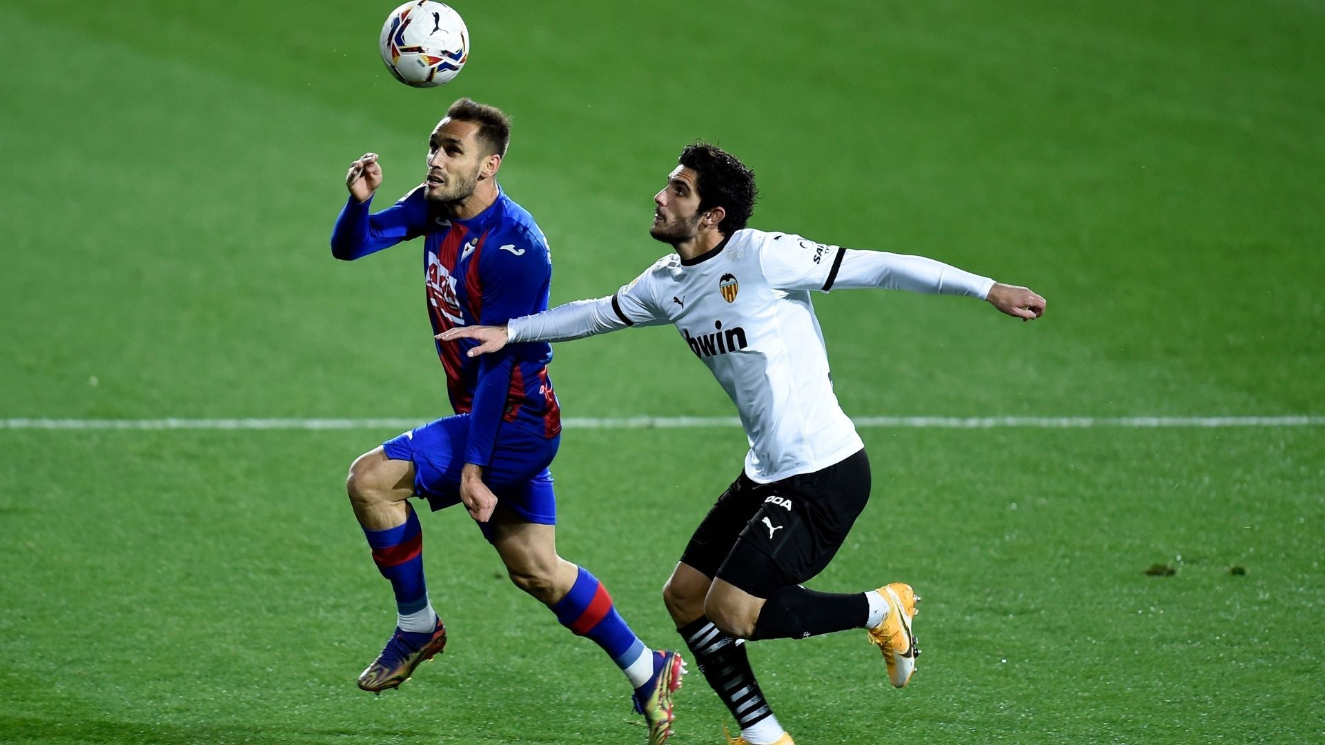 Guedes Rober Eibar Valencia La Liga 071220