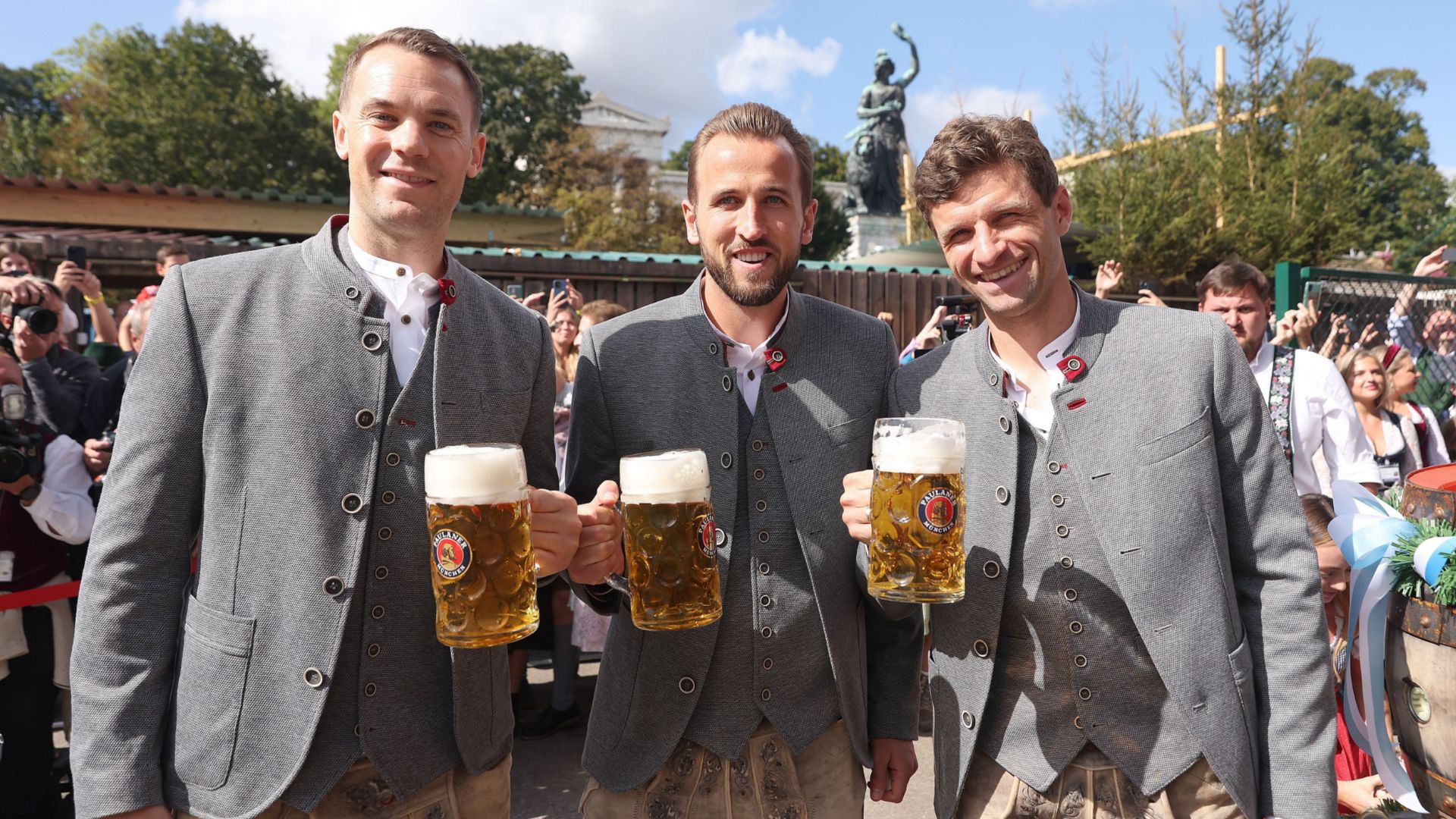 Harry Kane Manuel Neuer Thomas Muller Oktoberfest