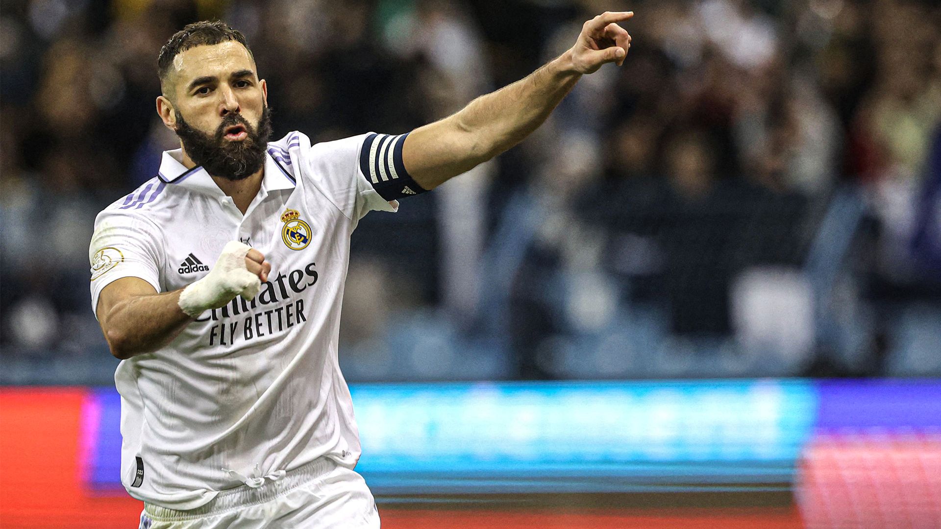 Karim Benzema celebrate Real Madrid Valencia Super Cup 2022-23